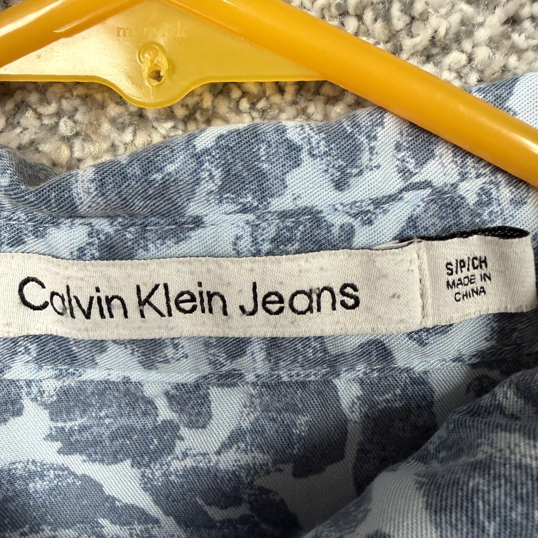 Vintage Calvin Klein Button-Up Shirt Mens Small Blue Animal Print Lyocell Rayon button Size US S / EU 44-46 / 1 - 5 Thumbnail