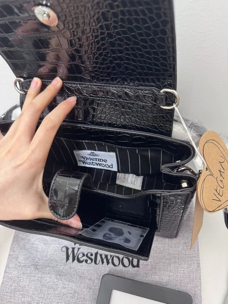 Vivienne Westwood Vivienne Westwood size os Black Crocodile Pattern Shoulder Size ONE SIZE - 8 Thumbnail