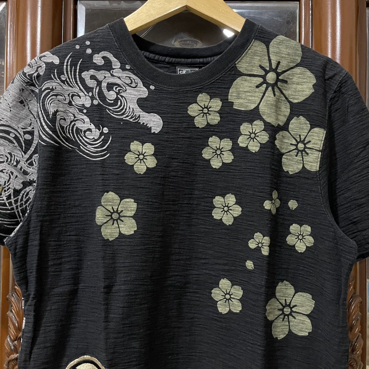 Kamakura Sukajan namiwa nottemo nomareruna tee Size US L / EU 52-54 / 3 - 3 Thumbnail