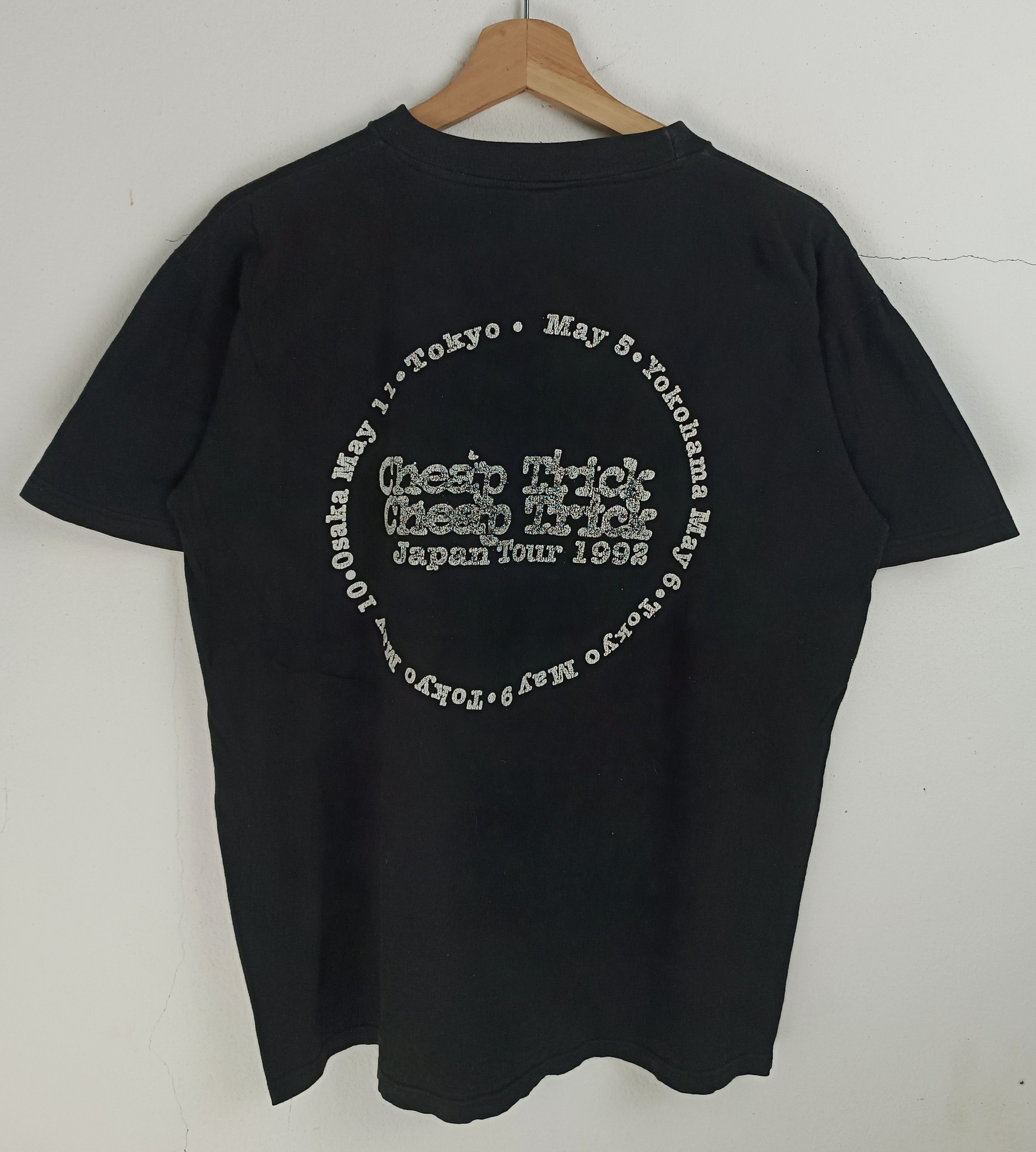 Band Tees VINTAGE 90'S CHEAP TRICK TOKYO JAPAN TOUR def poison acdc Size US M / EU 48-50 / 2 - 4 Thumbnail