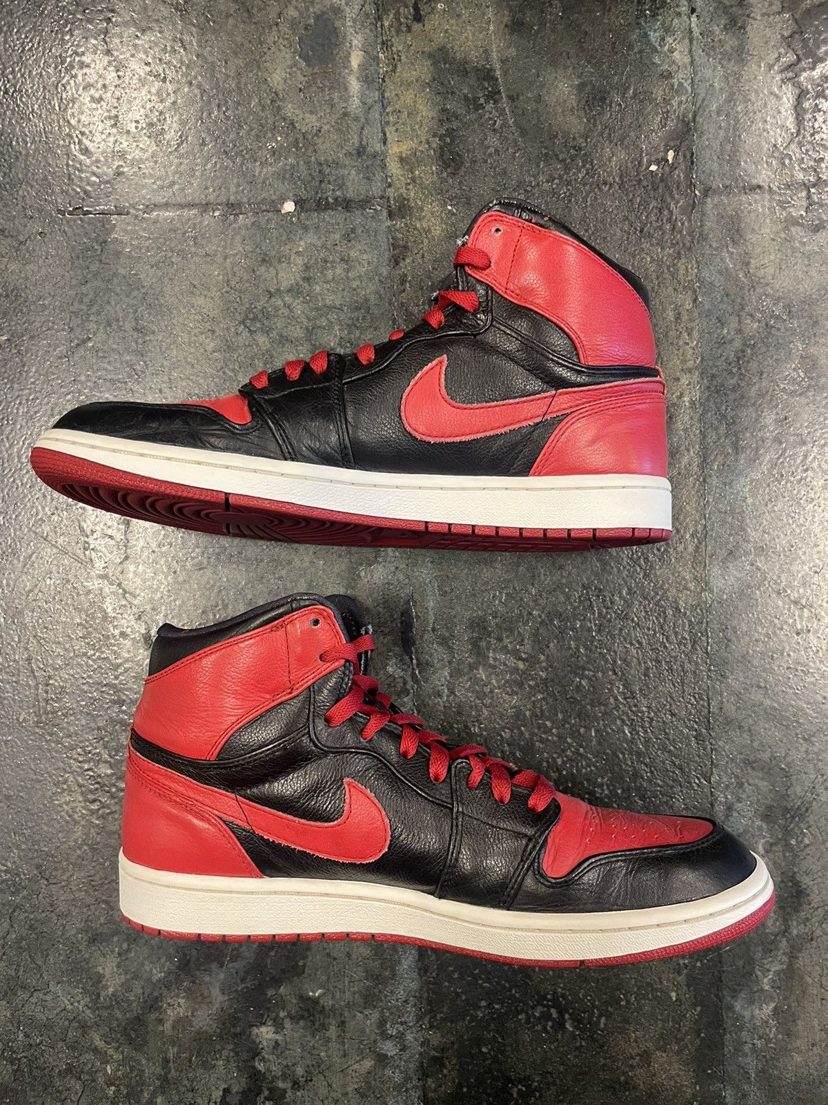 Nike Jordan 1 Banned (2011) Size US 10 / EU 43 - 2 Thumbnail