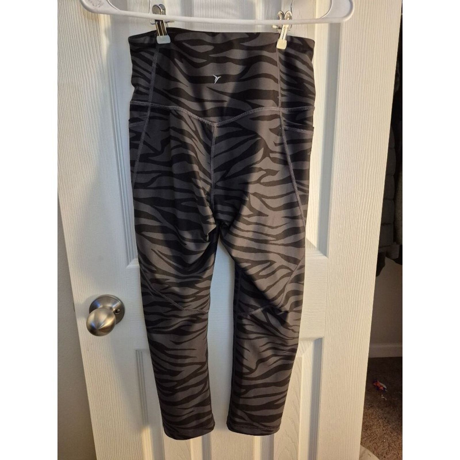 Old Navy Old Navy Active Powersoft 7/8 Side-Pocket Leggings - Size M Size 30" / US 8 / IT 44 - 4 Thumbnail