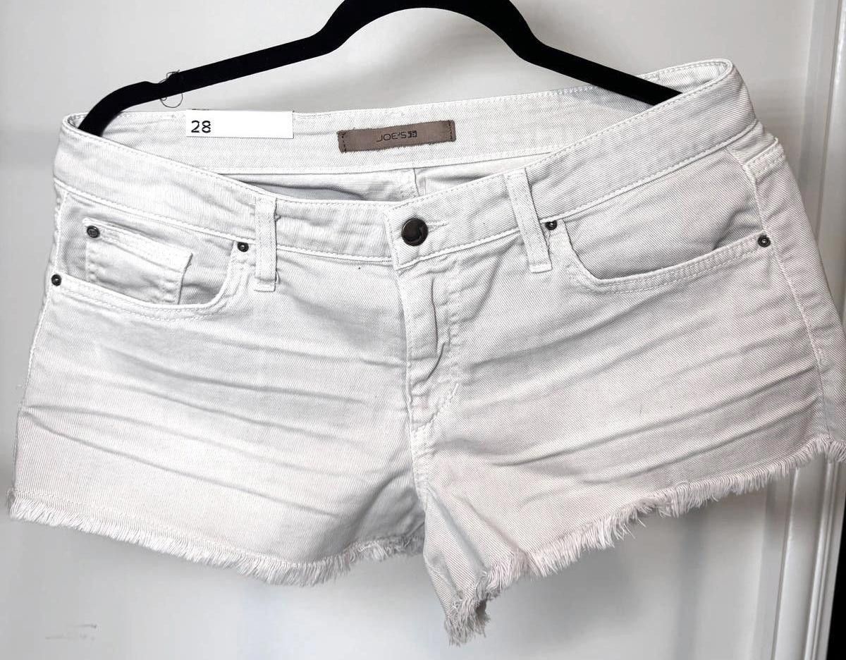 Designer Joe's White Denim Shorts - Size 28 Size 28" / US 6 / IT 42 - 1 Thumbnail