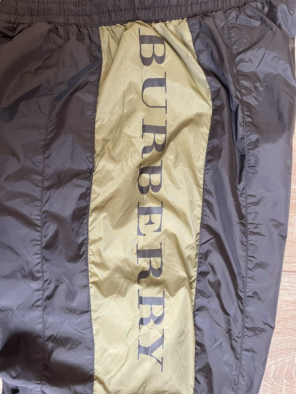 Burberry Burberry nylon jogger big logo rare pants Size US 35 - 4 Thumbnail