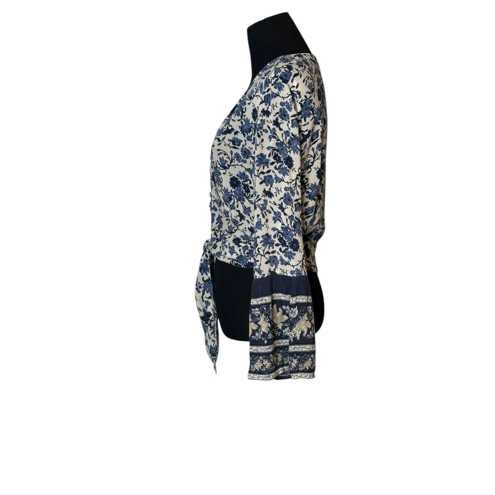 American Eagle Outfitters American Eagle white blue floral crop boho top size XS Size XS / US 0-2 / IT 36-38 - 6 Thumbnail