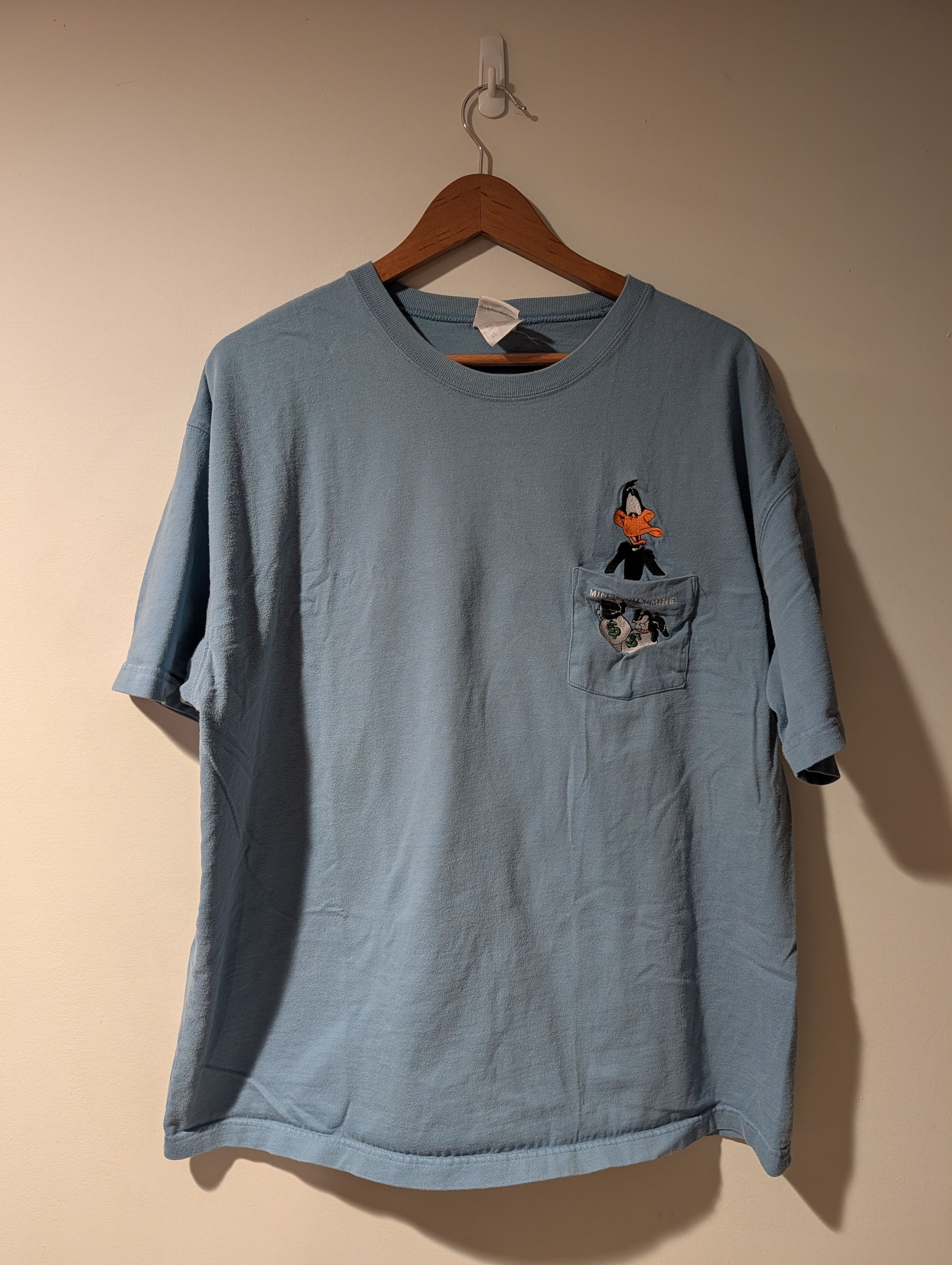 Warner Bros Vintage Warner Bros Studio Store Daffy Duck Pocket T Shirt Size US XL / EU 56 / 4 - 1 Thumbnail