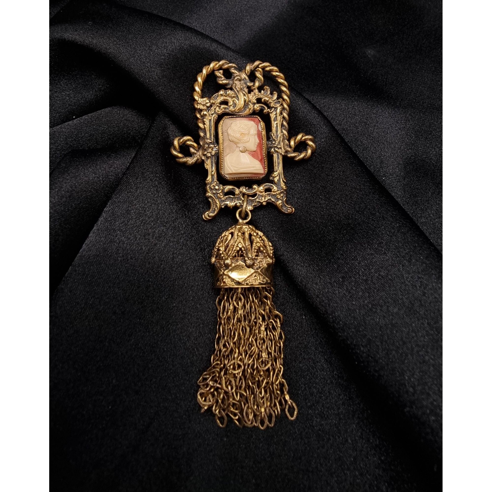 Vintage Antique Vintage 1910's-1940's Cameo Brooch With Tassel & Orn Size ONE SIZE - 1 Thumbnail