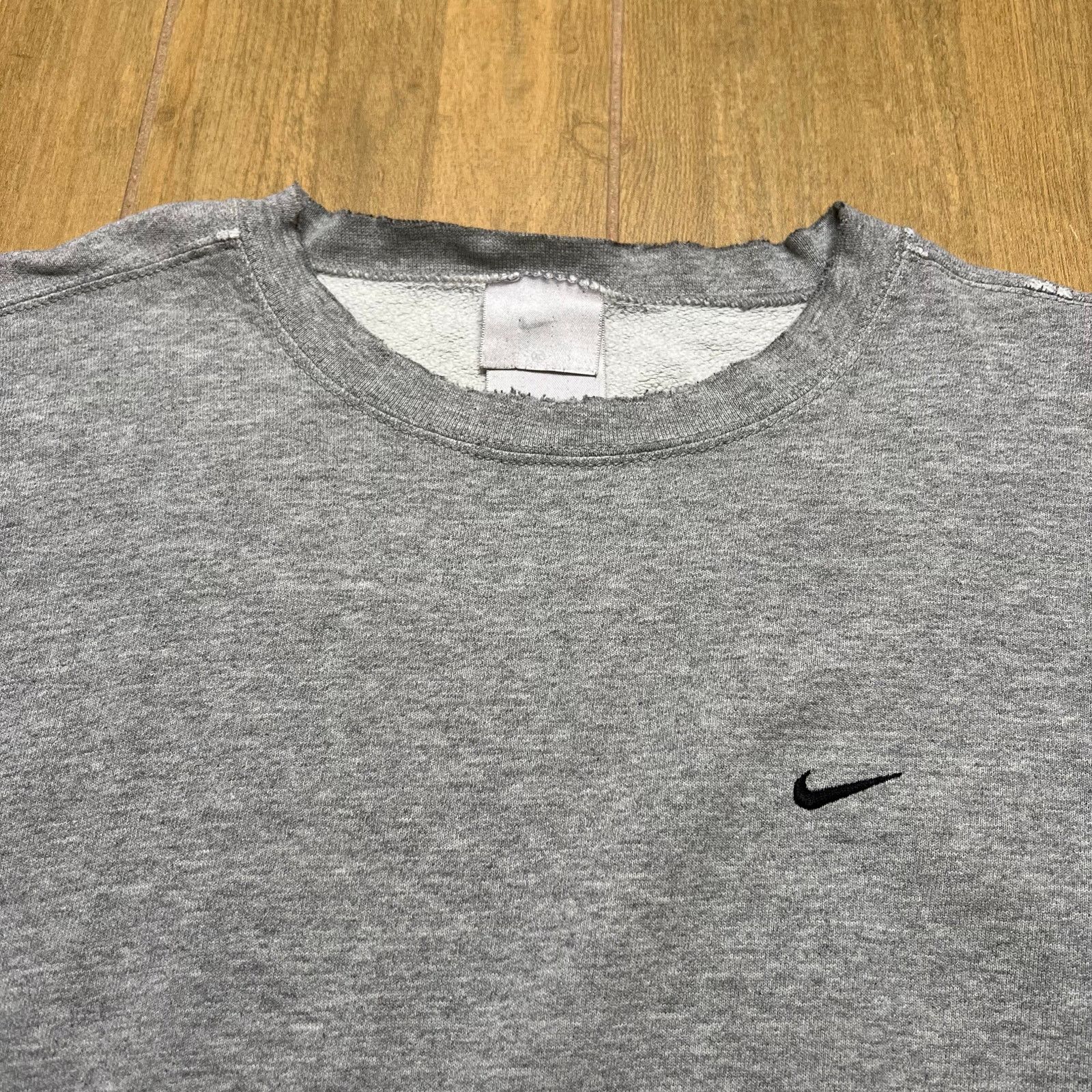 Nike Vintage Nike Crewneck Sweatshirt Swoosh Men Sz XL Distress Size US XL / EU 56 / 4 - 14 Thumbnail