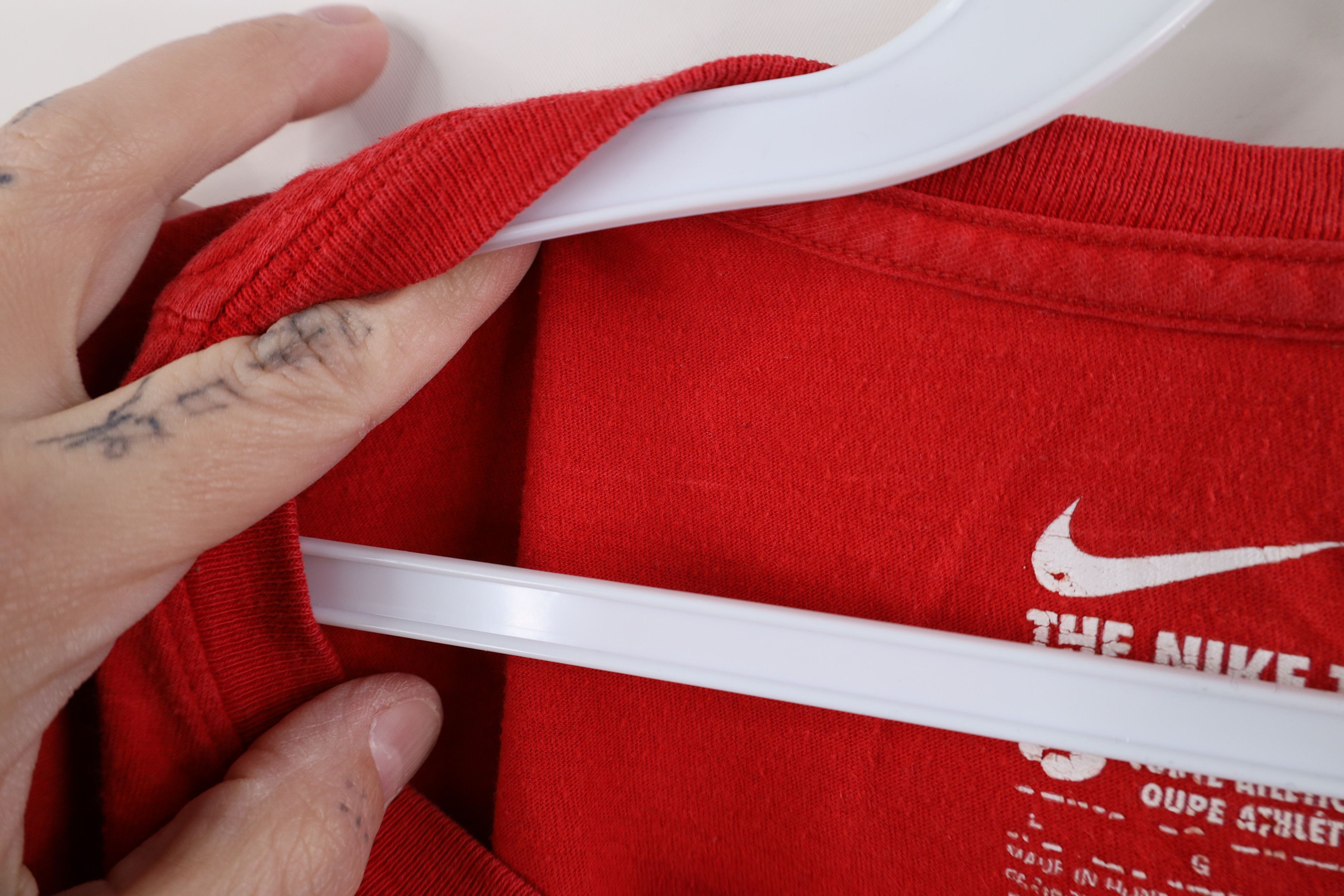 Nike × Vintage Vintage Y2K Nike Center Swoosh Duquesne University T-Shirt Size US L / EU 52-54 / 3 - 8 Thumbnail