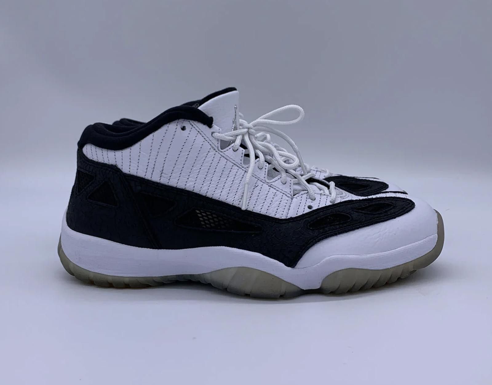 Jordan Brand Air Jordan 11 Retro Low IE 306008-100 'White Black' 2011 Size US 10.5 / EU 43-44 - 2 Thumbnail