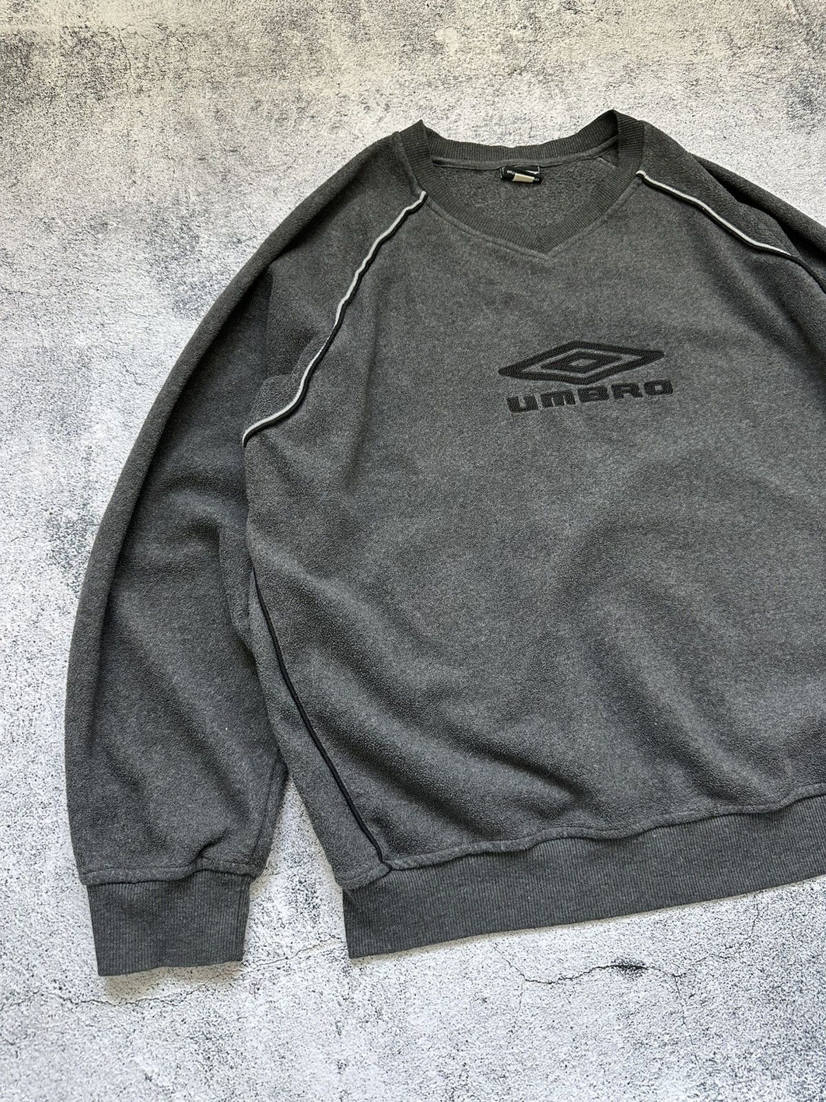 Umbro Vintage Umbro Sweatshirt Fleece Big Black Logo Y2K Size US XL / EU 56 / 4 - 4 Thumbnail