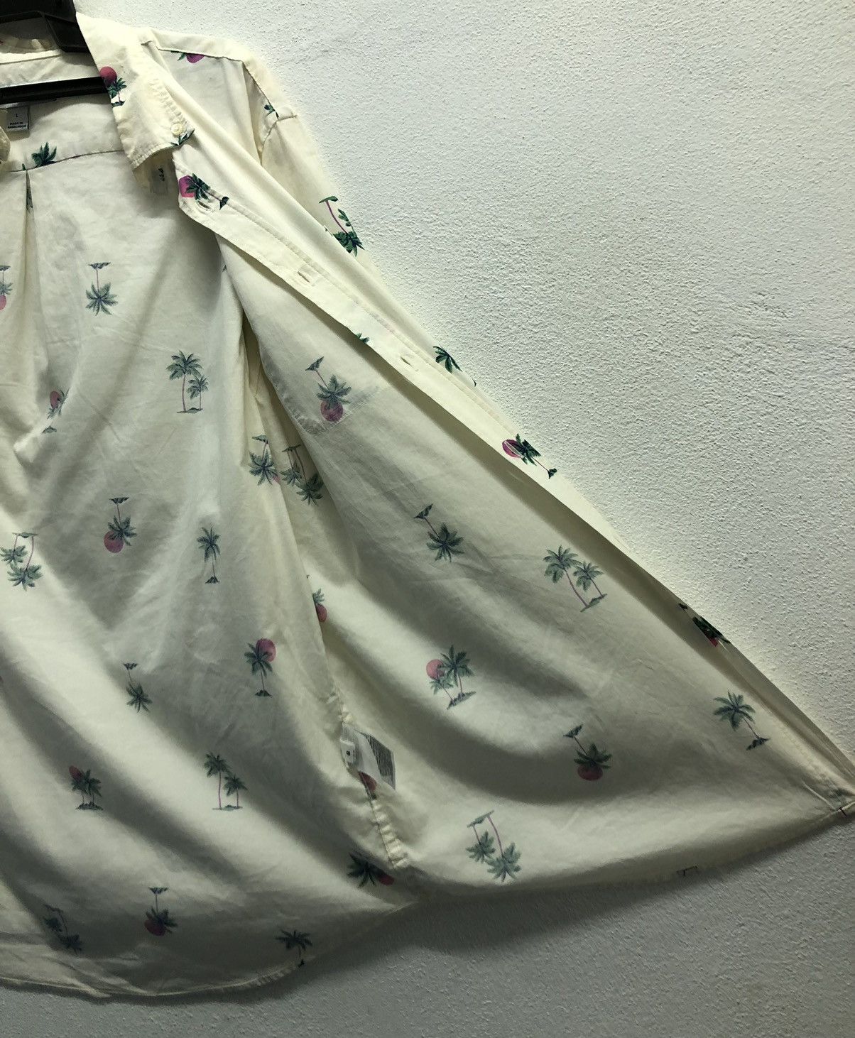 Old Navy Old Navy Slim Fit Short Sleeve Shirt – Pink/Green Palm Print Size US L / EU 52-54 / 3 - 8 Thumbnail