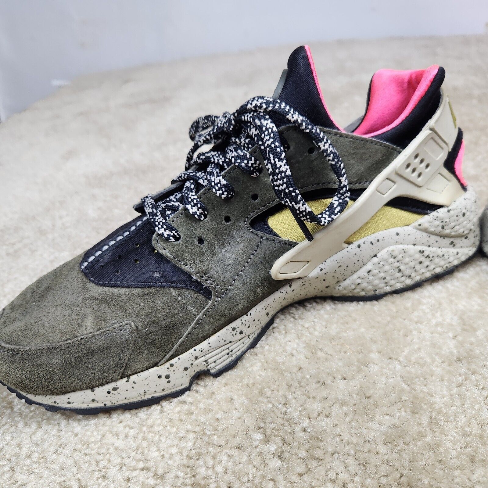 Nike Nike Air Huarache Black / Desert Moss - Solar Red Sz 10.5 Size US 10.5 / EU 43-44 - 6 Thumbnail