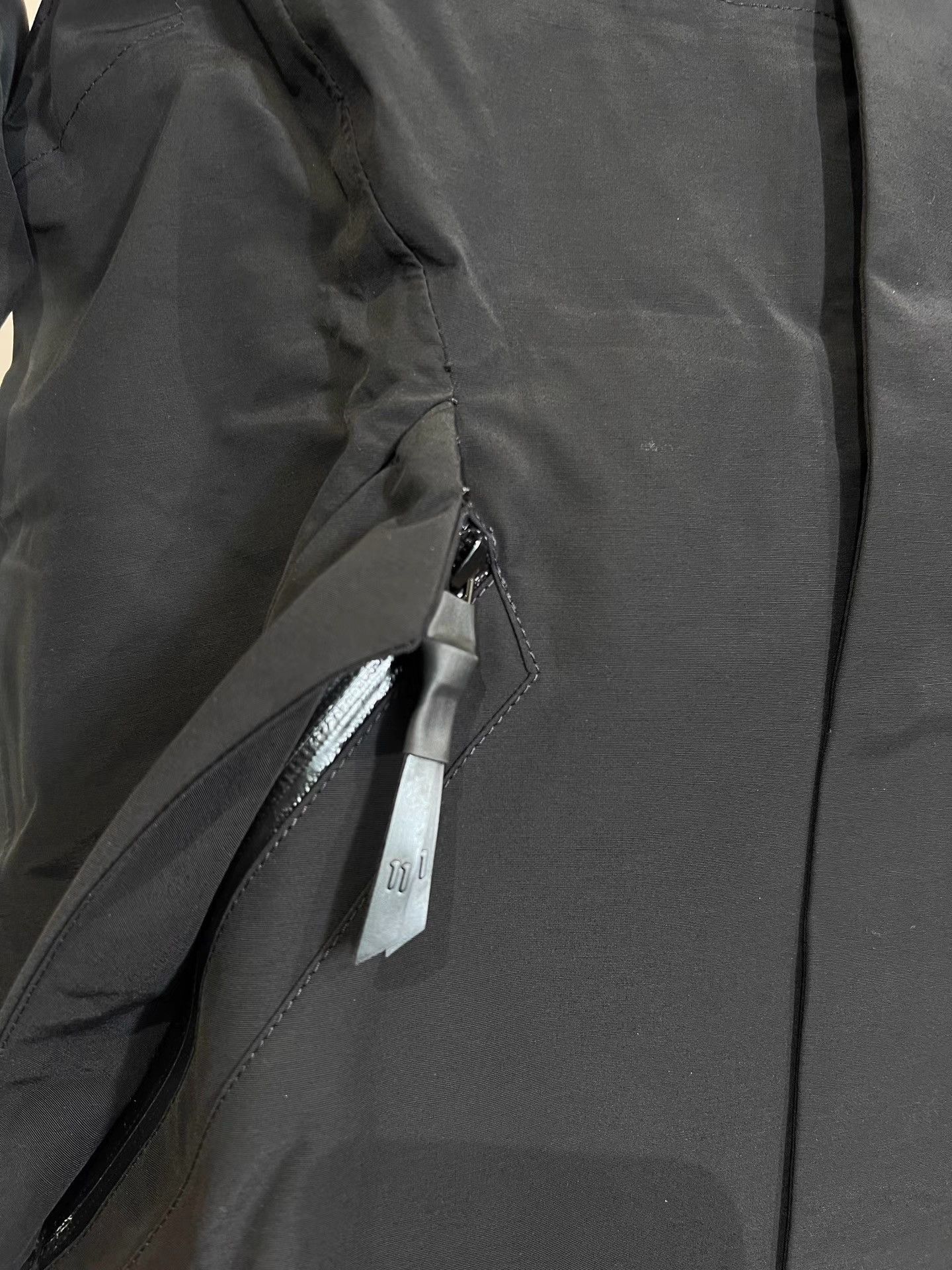 11 By Boris Bidjan Saberi 11by BBS J2C Sealed Print Waterproof Coat K35 Size US M / EU 48-50 / 2 - 7 Thumbnail