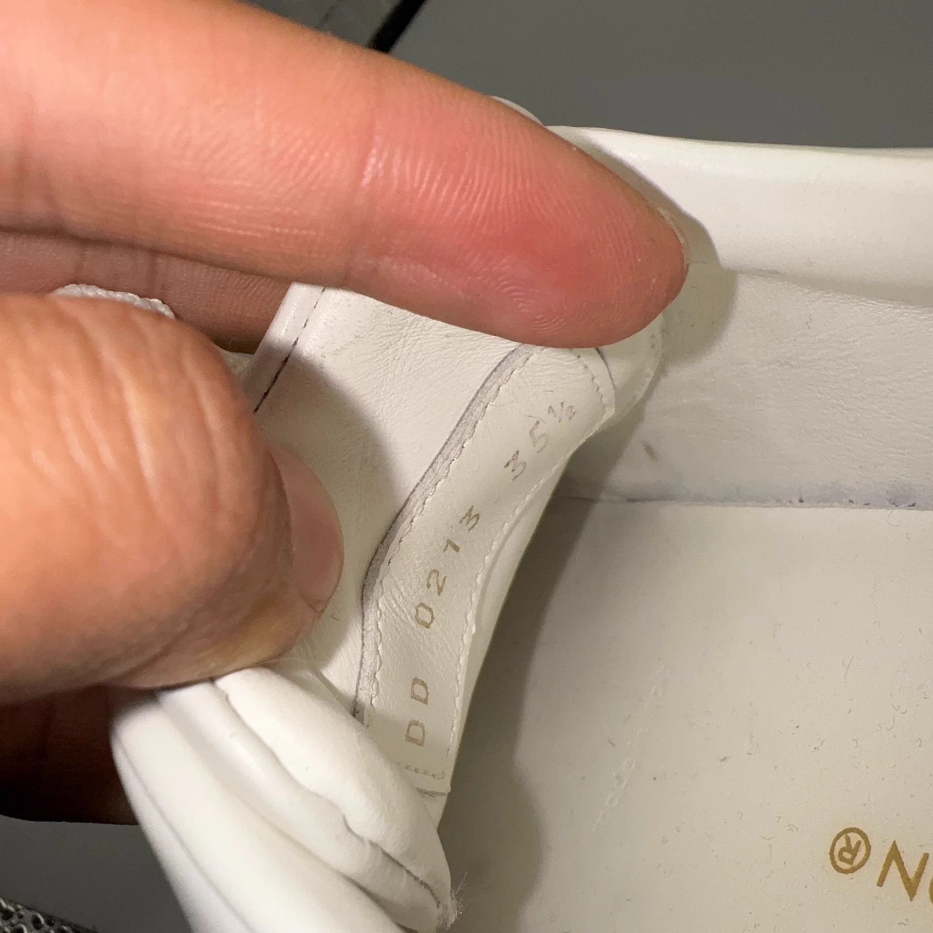 Louis Vuitton LOUIS VUITTON Time Out white 35.5 Size US 4.5 / IT 34.5 - 7 Thumbnail