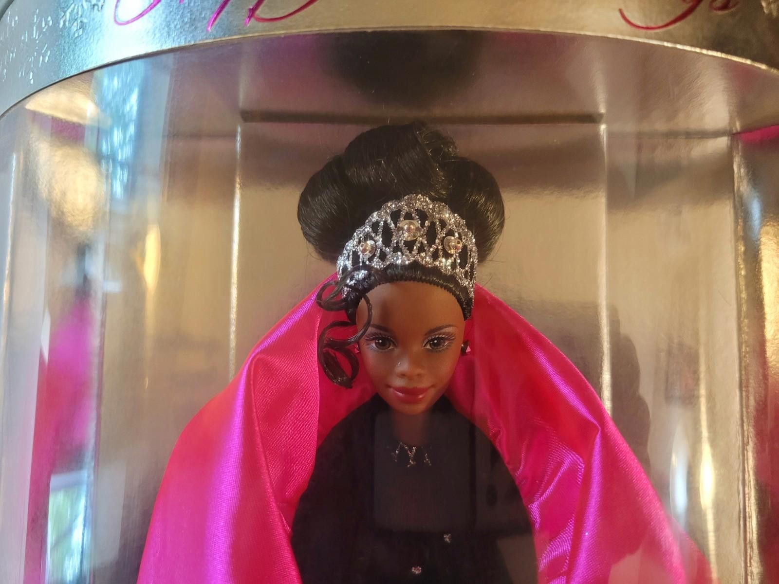 Designer RARE*BARBIE HAPPY HOLIDAYS 1998 AFRICAN AMERICAN Size ONE SIZE - 4 Thumbnail