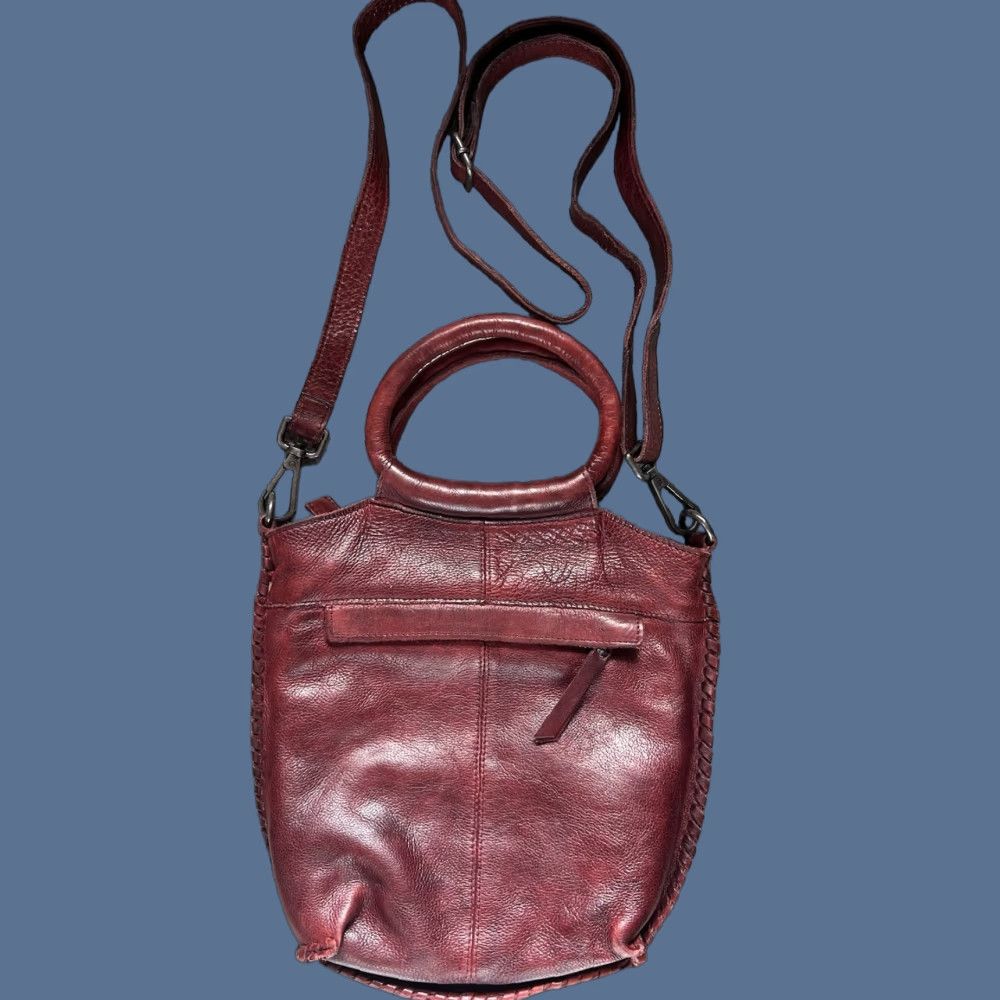 Vintage Latico Crossbody Bag Women Burgundy Leather Oxblood Distressed Adjustable Strap Inner Pockets Outdoor Pockets EUC Size ONE SIZE - 1 Thumbnail