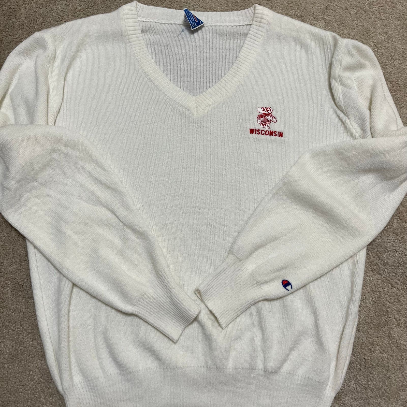 Champion Vintage Champion Wisconsin Badgers White V-Neck Sweater XL Size US XL / EU 56 / 4 - 1 Thumbnail