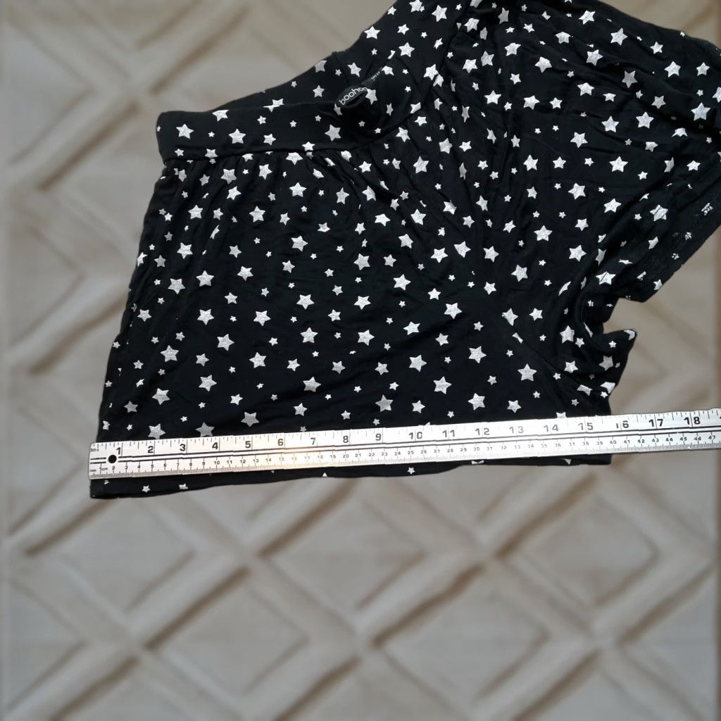 Boohoo Boohoo Star Print Flippy Sweat Shorts Womens 8 Black Lounge Sweat New NWT Size 30" / US 8 / IT 44 - 1 Thumbnail