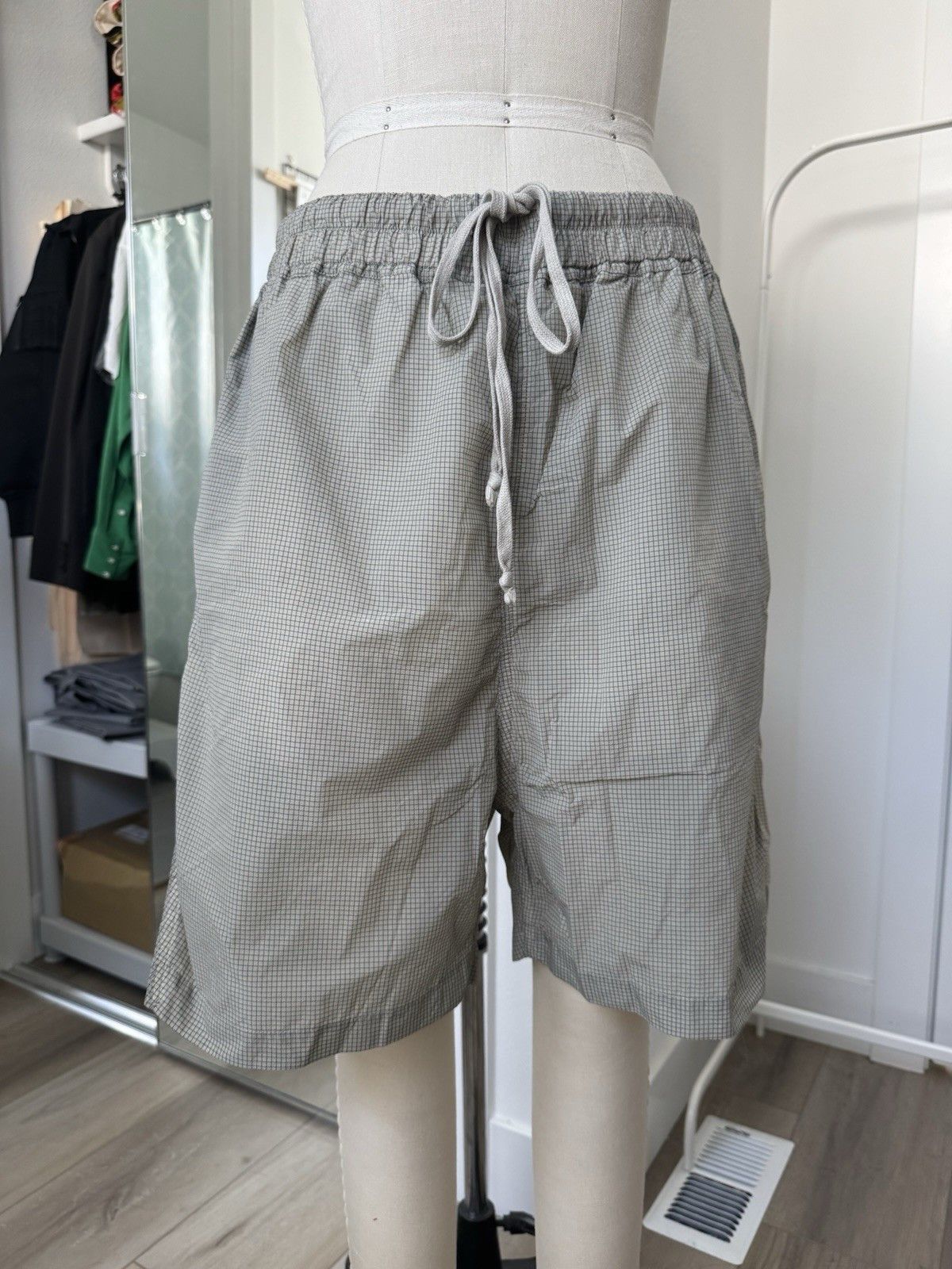 Rick Owens Rick Owens EDFU Nylon Ripstop Shorts SS23 Pearl Gray Size 50 Size US 40 / EU 56 - 2 Thumbnail