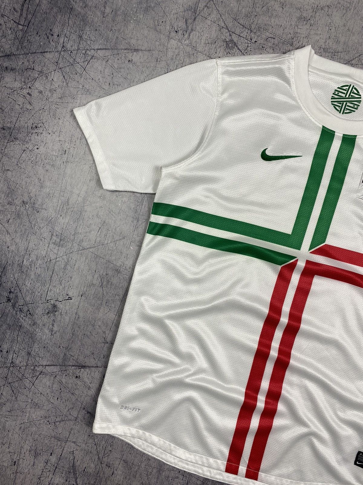 Nike Nike Portugal 2012-2013 Away Football Soccer Jersey Tee Kids Size US S / EU 44-46 / 1 - 3 Thumbnail