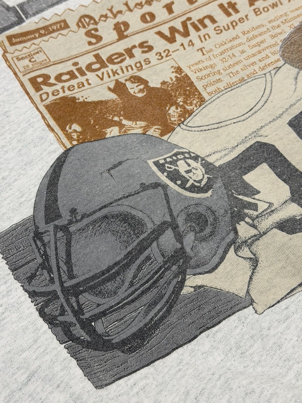 NFL Vintage 90s Oakland Raiders Defeat Vikings SuperBowl XI 1977 Size US L / EU 52-54 / 3 - 11 Thumbnail