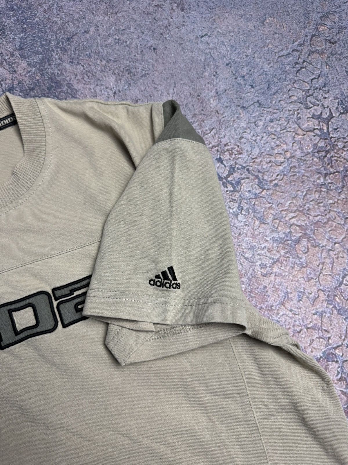 Adidas Adidas big logo vintage t-shirt size s y2k Size US S / EU 44-46 / 1 - 6 Thumbnail
