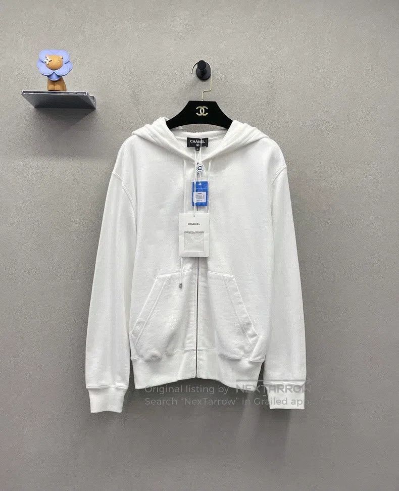 Chanel Chanel White graffiti jacket Size M / US 6-8 / IT 42-44 - 1 Thumbnail
