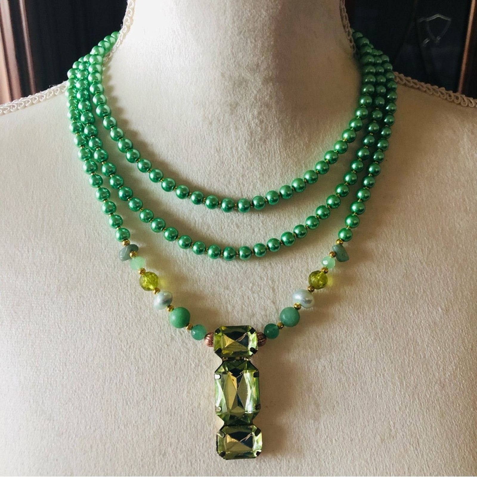 Handmade Handcrafted repurpose green stone pendant Pearl necklac Size ONE SIZE - 2 Thumbnail