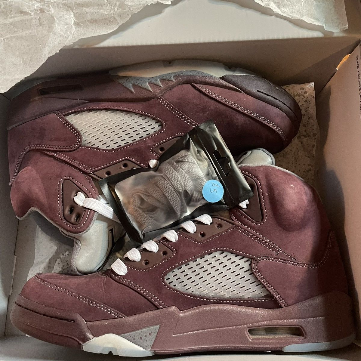 Jordan Brand Air Jordan 5 Retro SE 'Burgundy' (DZ4131-600) Size US 9.5 / EU 42-43 - 1 Thumbnail