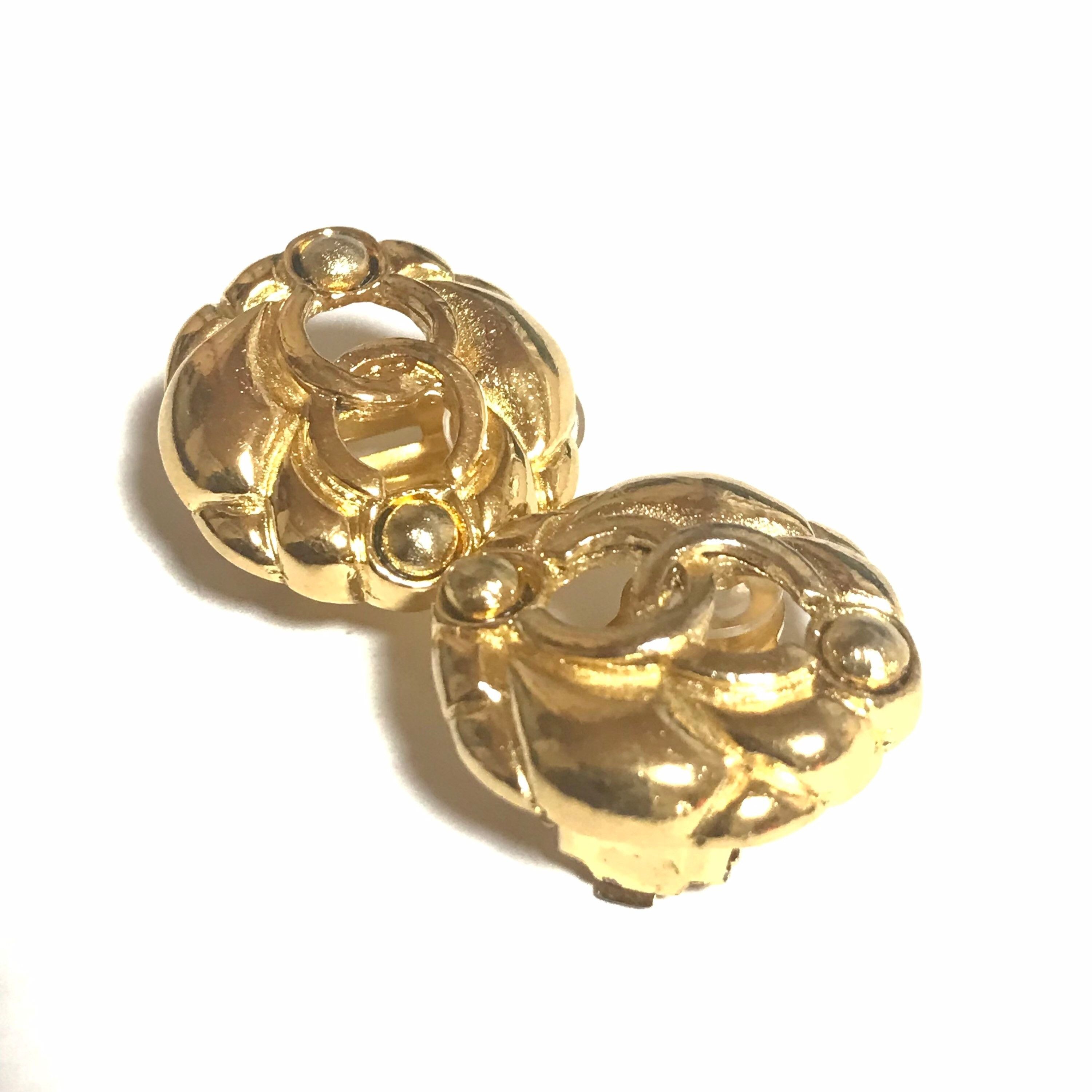 Chanel Vintage CHANEL gold tone round earrings with CC mark. Classi Size ONE SIZE - 4 Thumbnail