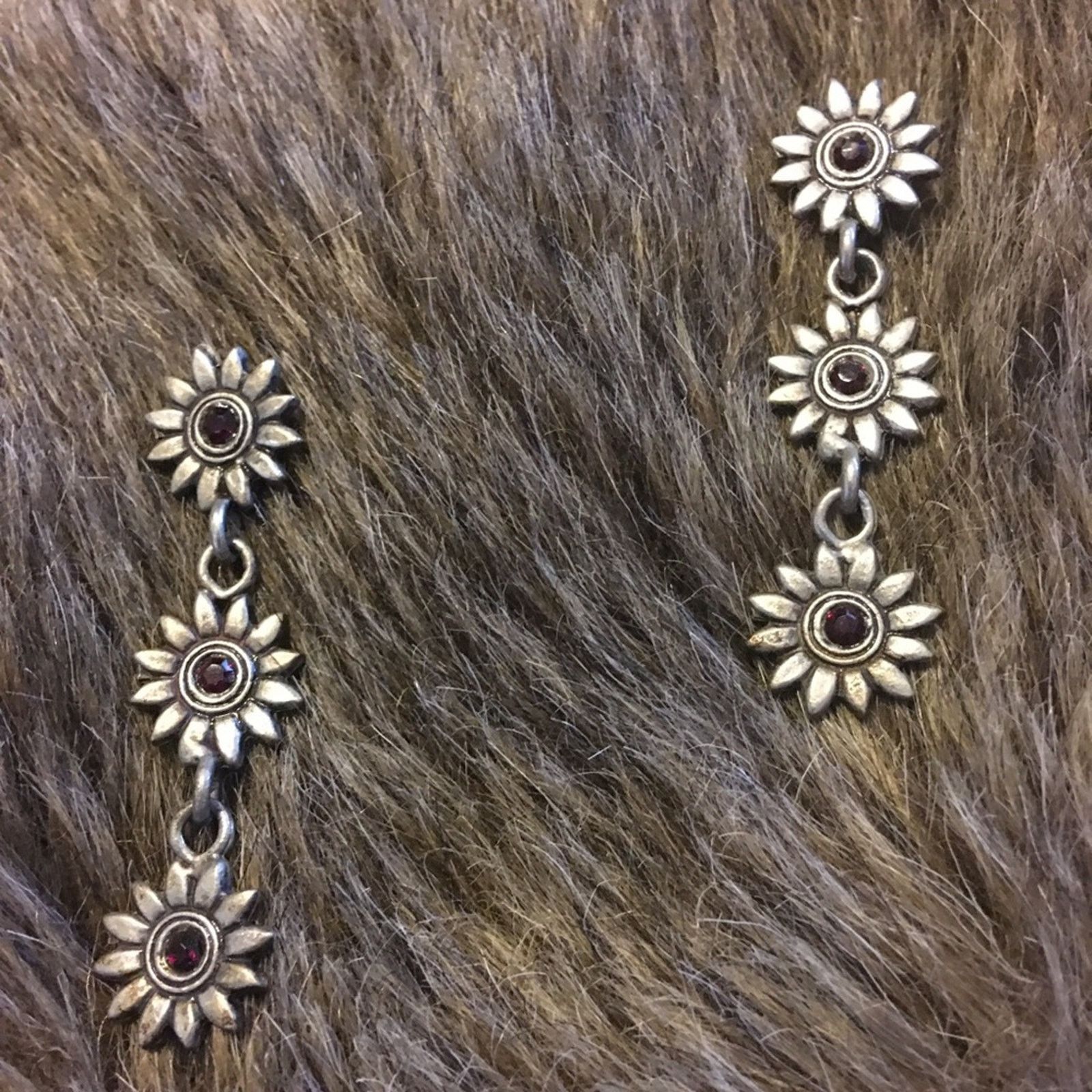 Vintage Vintage antique silver faux ruby daisy earrings Size ONE SIZE - 4 Thumbnail
