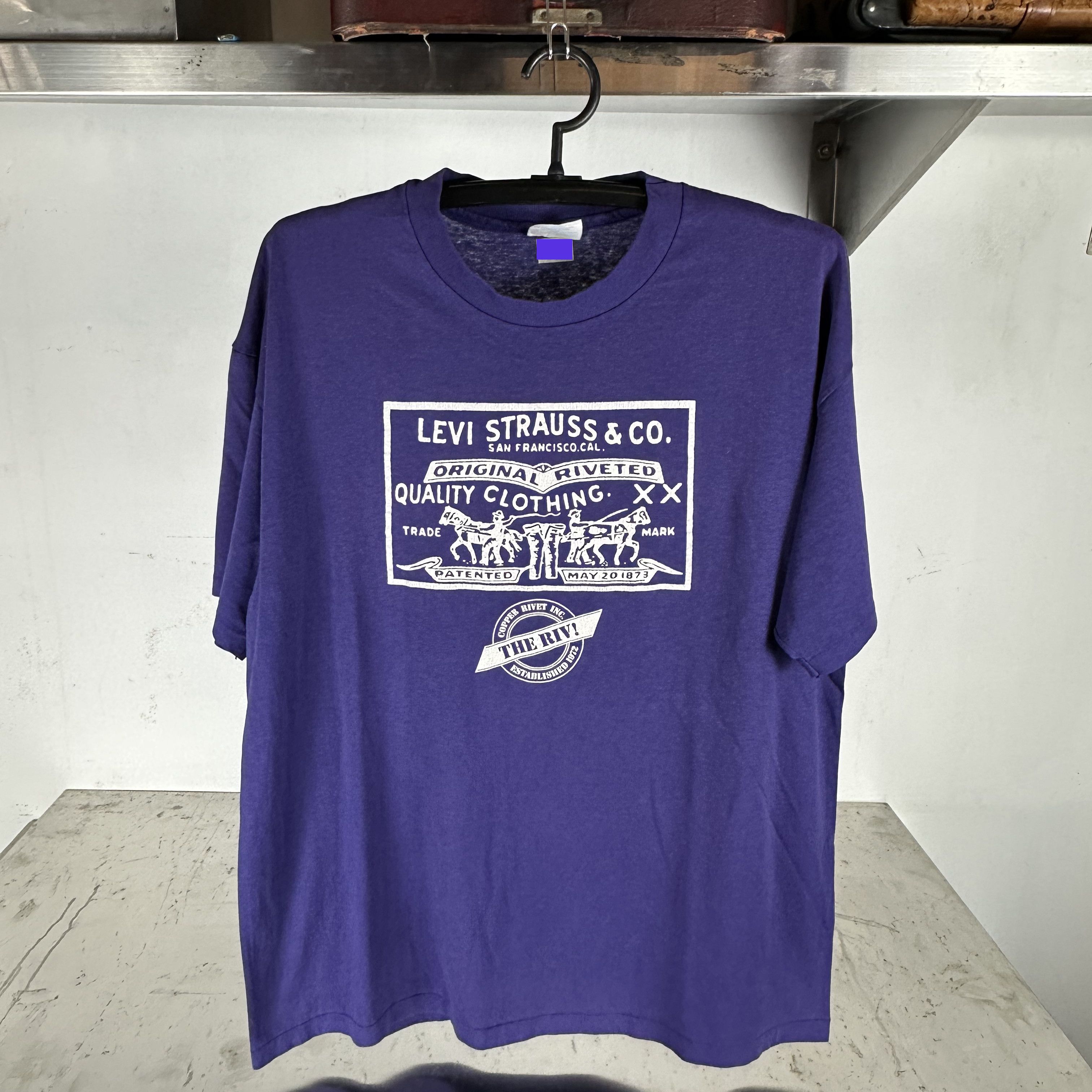 Vintage Vintage 90s Levi Strauss & Co Promo Graphic XL T-Shirt Size US XL / EU 56 / 4 - 1 Thumbnail