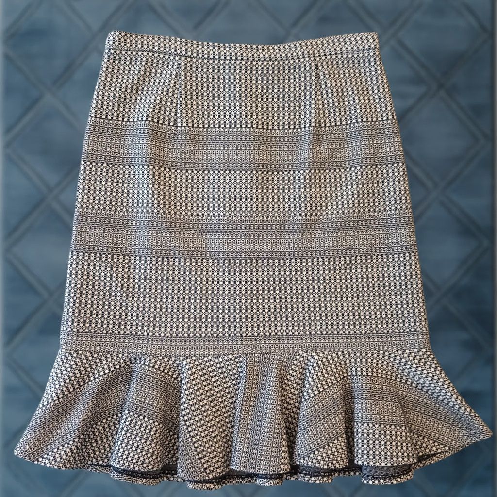 Banana Republic Banana Republic Blue Geometric Knit Lined Ruffle Accent Pencil Skirt Size 4 Size 27" / US 4 / IT 40 - 1 Thumbnail