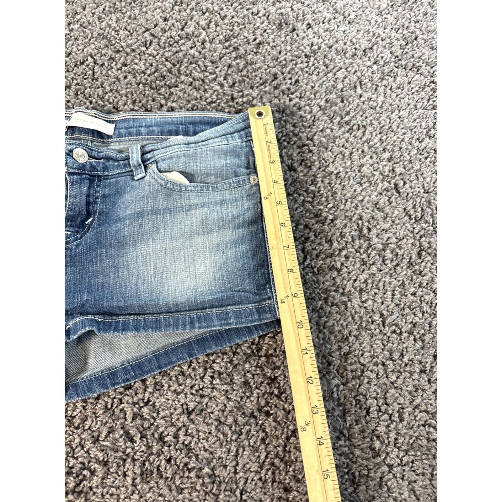 Denime VINTAGE Levis Low Rise Shorts Womens 30 Denim Mini Light Wash Pocket 90s Classic Festival Beige? Size 30" / US 8 / IT 44 - 2 Thumbnail