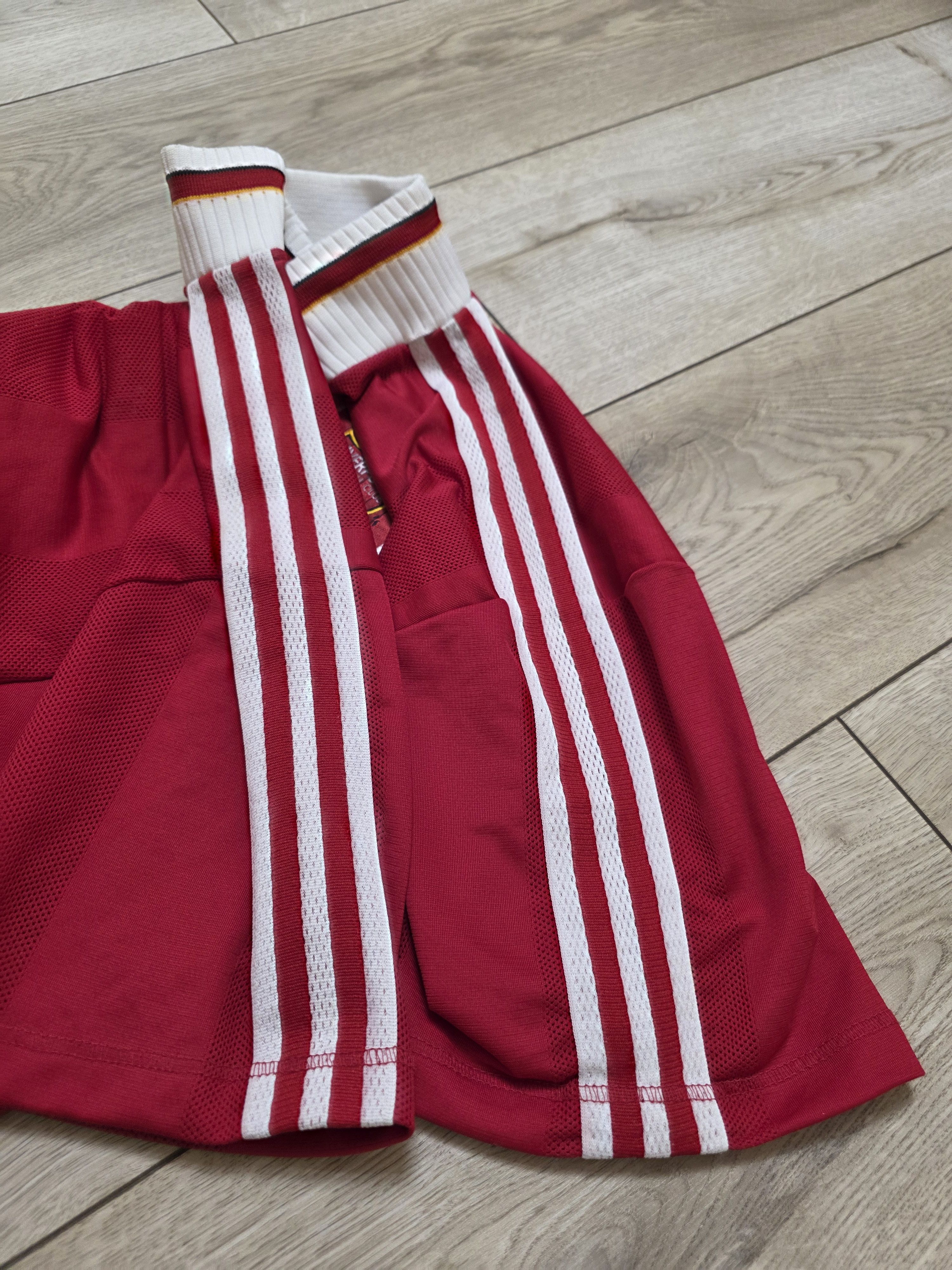 Adidas LIVERPOOL 1995 1996 HOME VINTAGE FOOTBALL SOCCER JERSEY Size US L / EU 52-54 / 3 - 5 Thumbnail