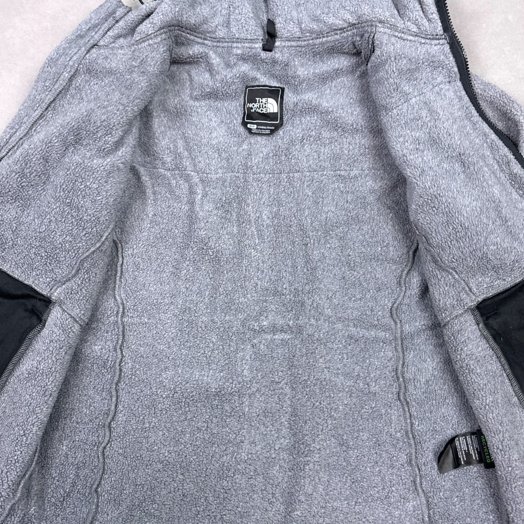 The North Face The North Face Denali Jacket Womens Small Gray Black Hooded Fleece All Seasons Thermal Full Zip Size S / US 4 / IT 40 - 3 Thumbnail