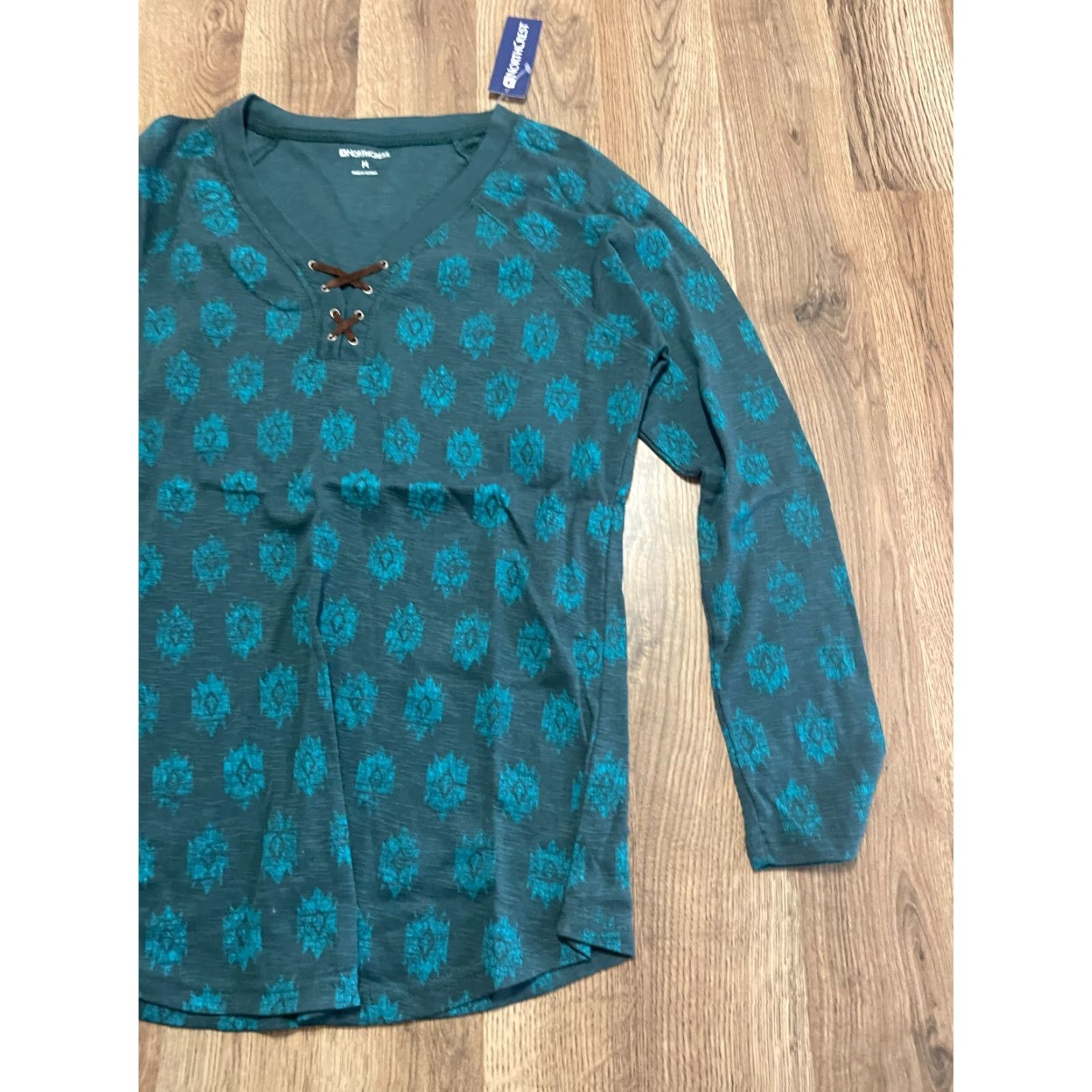 Vintage Northcrest Shirt Women Medium Green V-Neck Long Sleeve Pullover Casual Modern Basic Size M / US 6-8 / IT 42-44 - 4 Thumbnail
