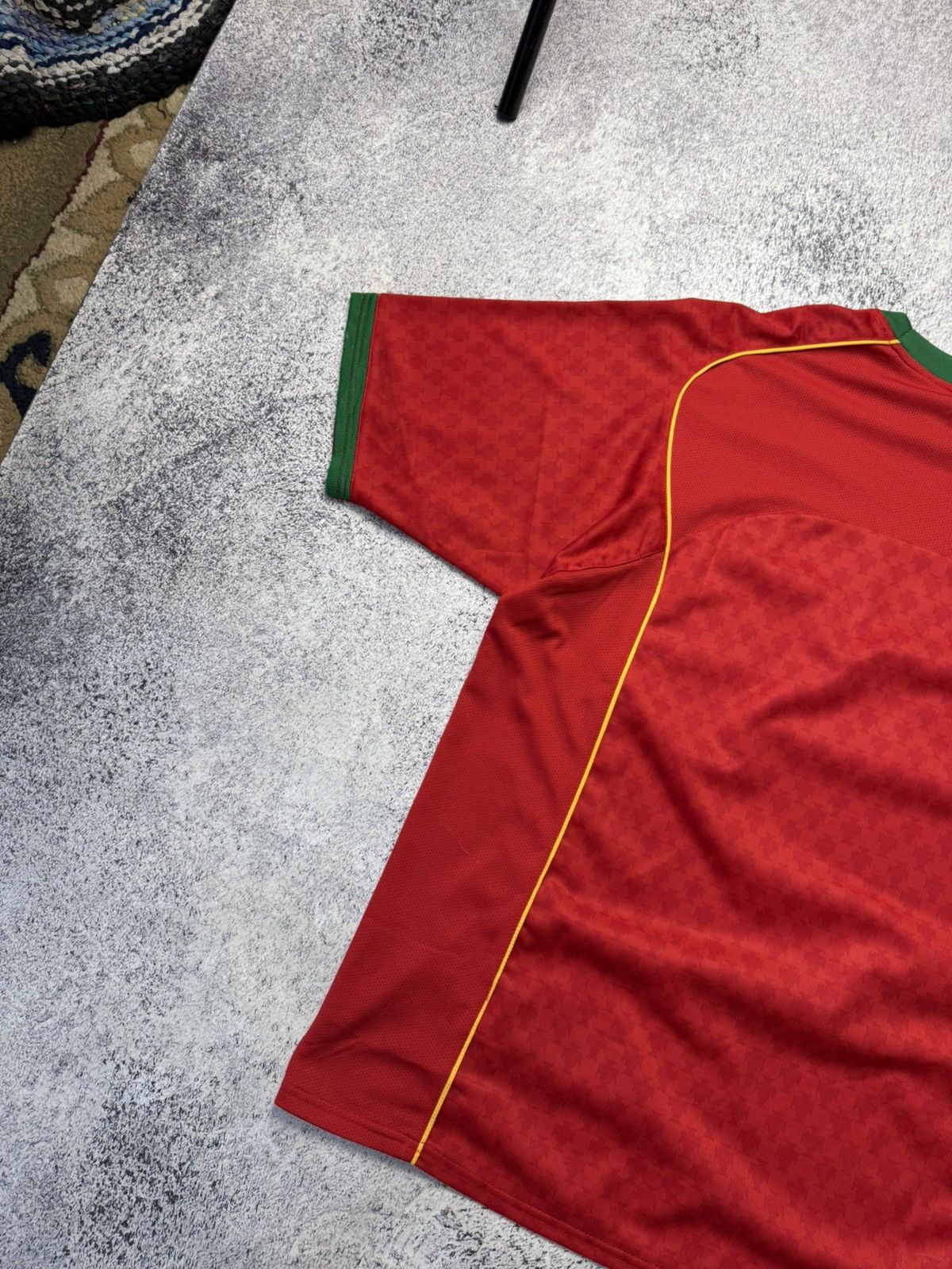 Nike Vintage Nike Portugal 2004 Home Football Shirt Soccer Jersey Size US L / EU 52-54 / 3 - 18 Thumbnail