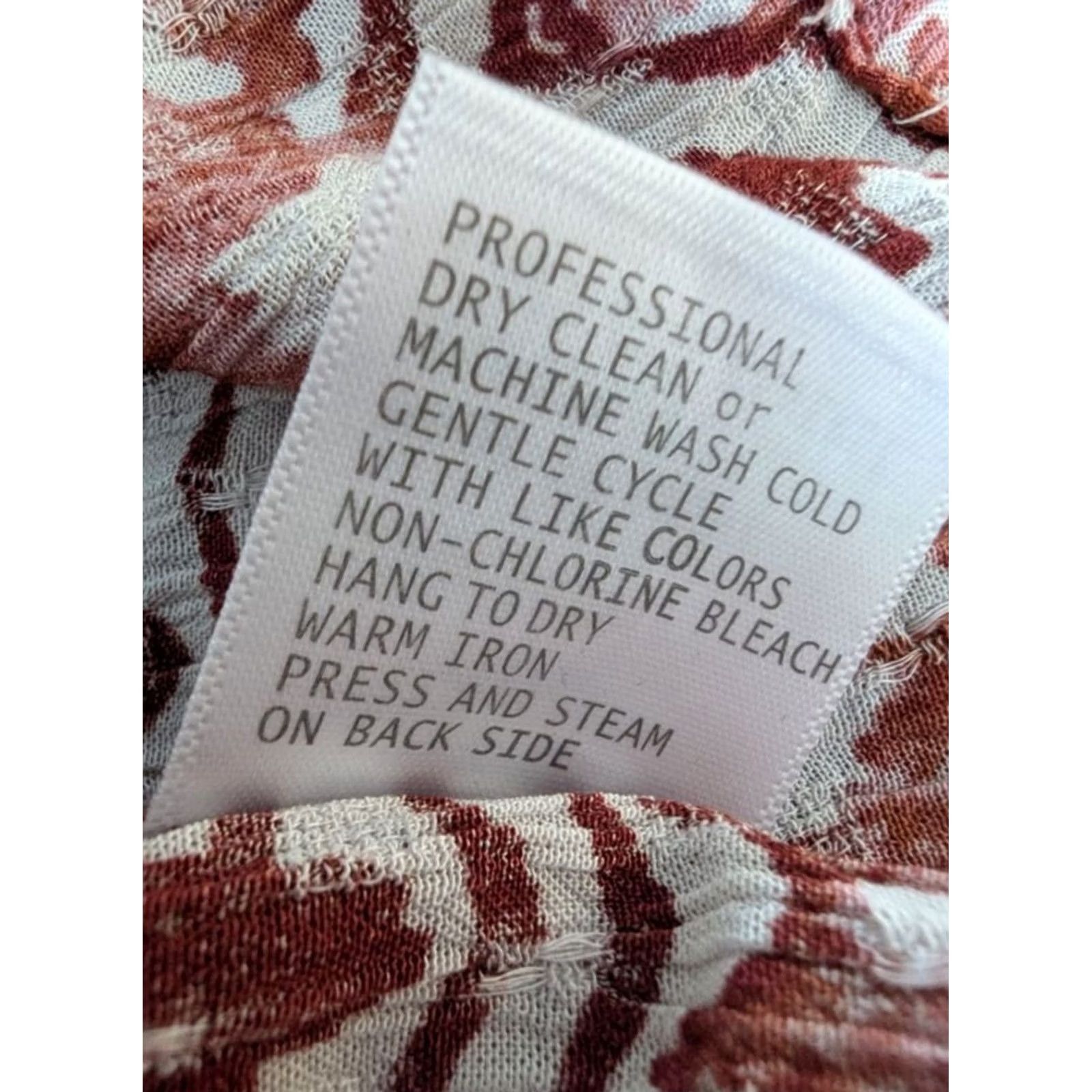 Nicole Miller Nicole Miller Sleeveless Button Back Top Women Size Large Boho Festival EUC Brown Tank Round Neck Shirt Womens Size L / US 10 / IT 46 - 6 Thumbnail