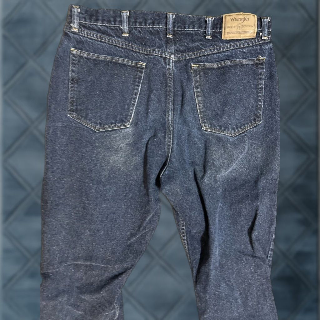 Wrangler Wrangler Jeans Mens 38x30 Medium Blue Relaxed Fit Denim Size US 38 / EU 54 - 1 Thumbnail