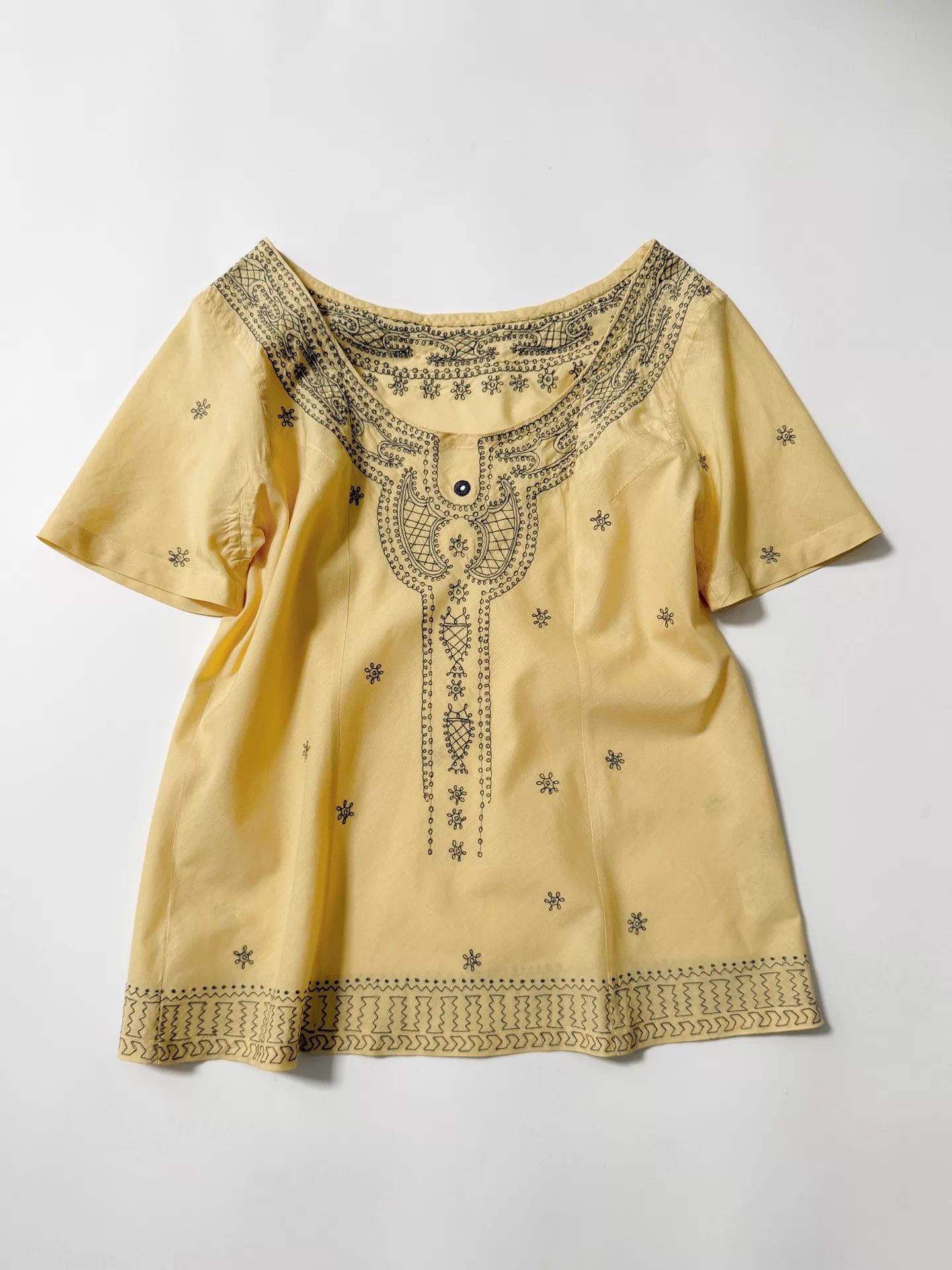 Issey Miyake Issey Miyake Haat Pale Yellow Embroidered SS 2 Size XS / US 0-2 / IT 36-38 - 1 Thumbnail