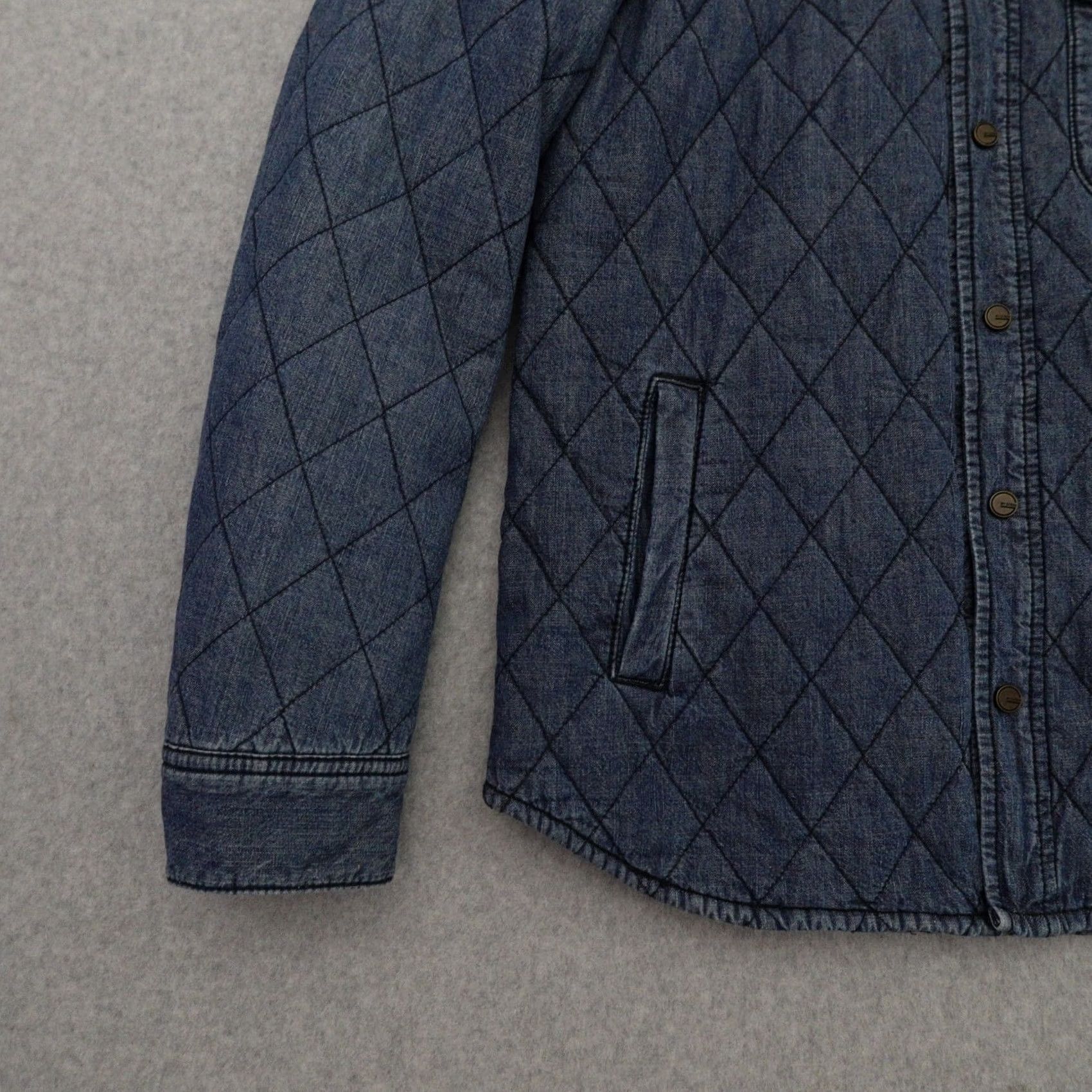 Guess VINTAGE G by Guess Womens Jacket L Blue Pockets Button Snap 19X28 Hearts of Style ?? Size L / US 10 / IT 46 - 7 Thumbnail