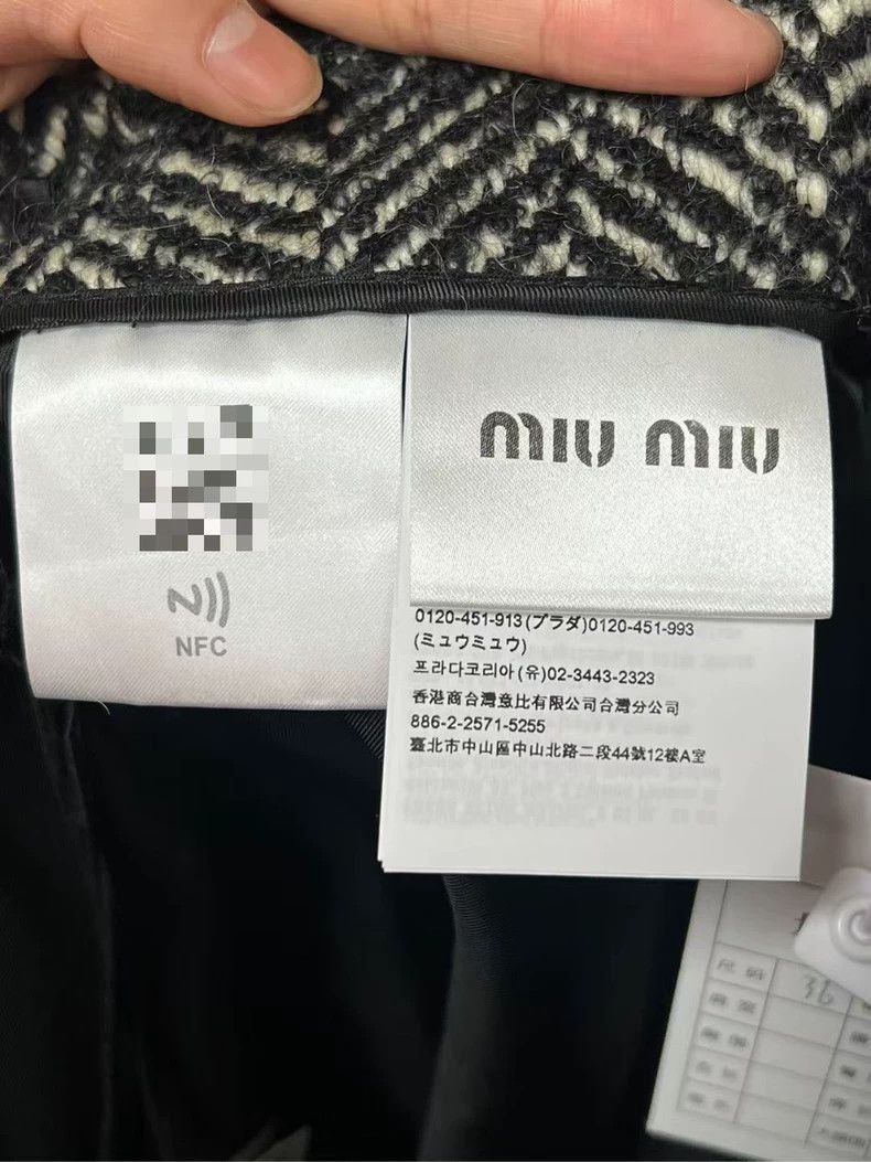 Prada MiuMiu Black and White Wool Skirt -2505 Size US 36 / EU 52 - 4 Thumbnail