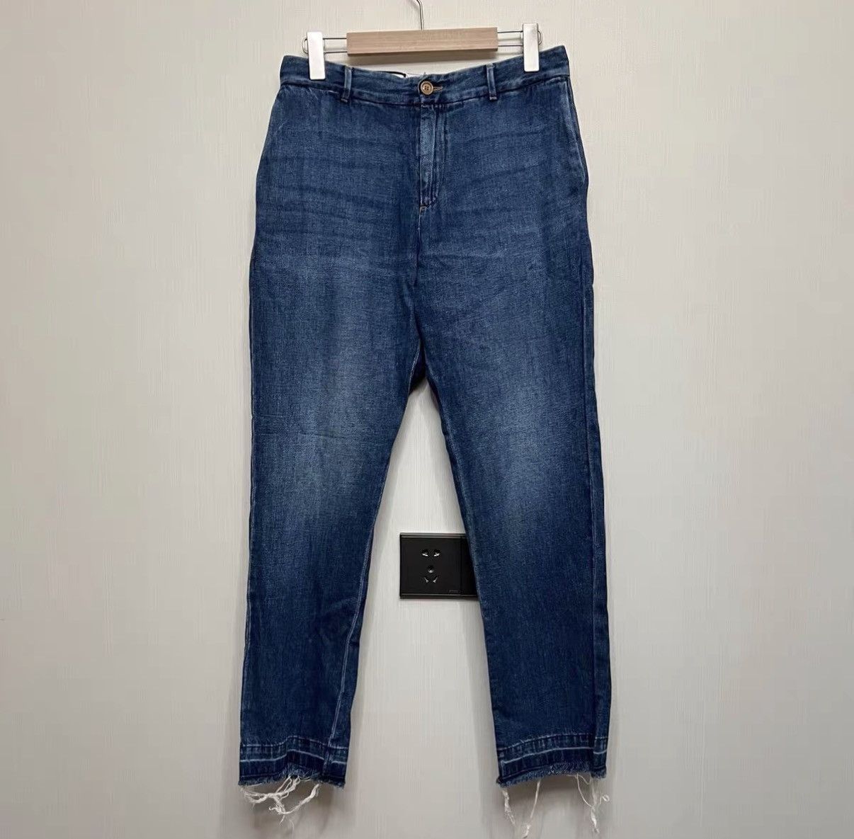 Gucci Gucci Embroidered Logo Jeans J42 Size 25" / US 0 / IT 36 - 1 Thumbnail