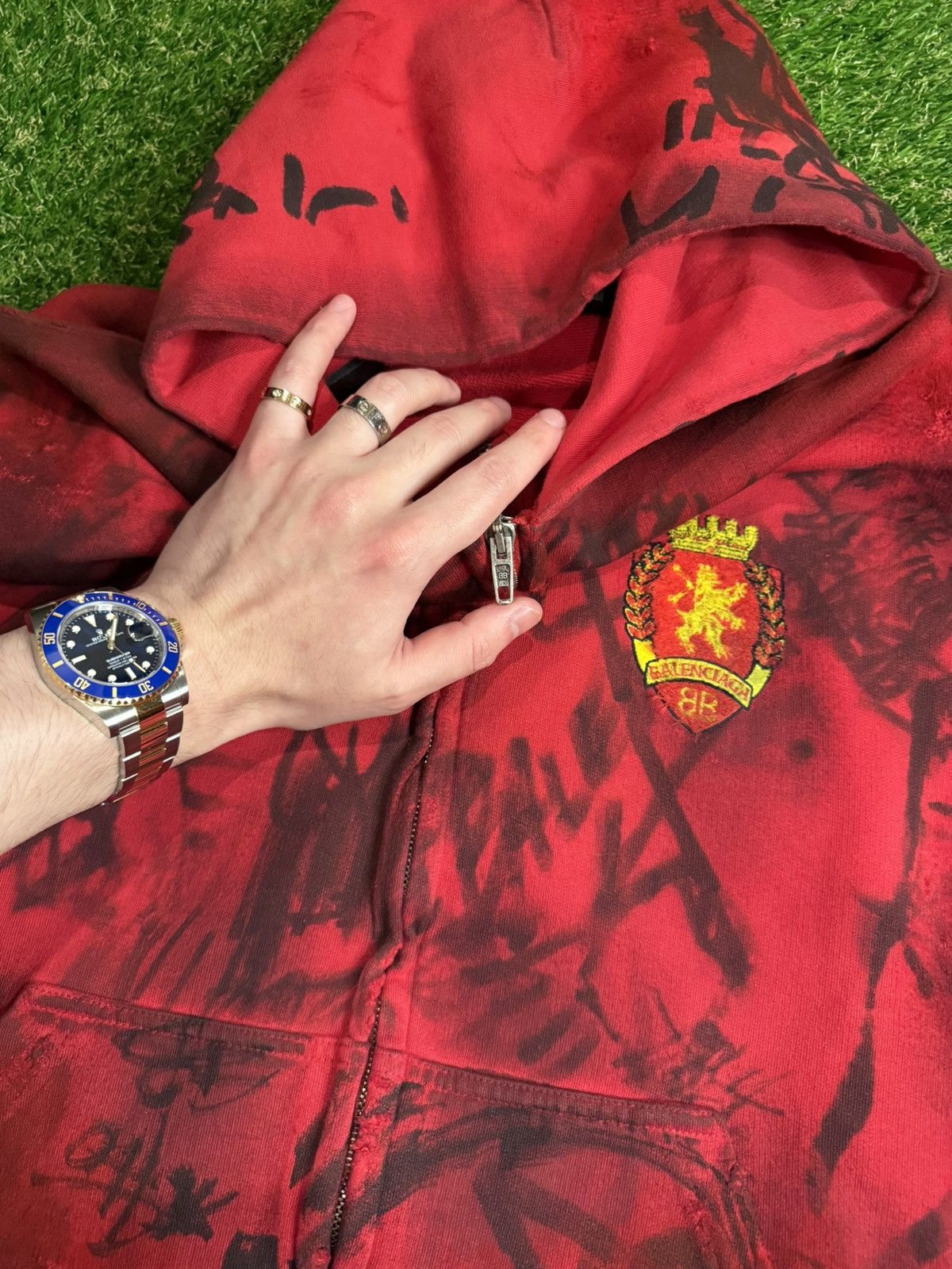 Balenciaga Balenciaga Skater Graffiti Zip Hoodie in Red Mudshow Size US S / EU 44-46 / 1 - 9 Thumbnail