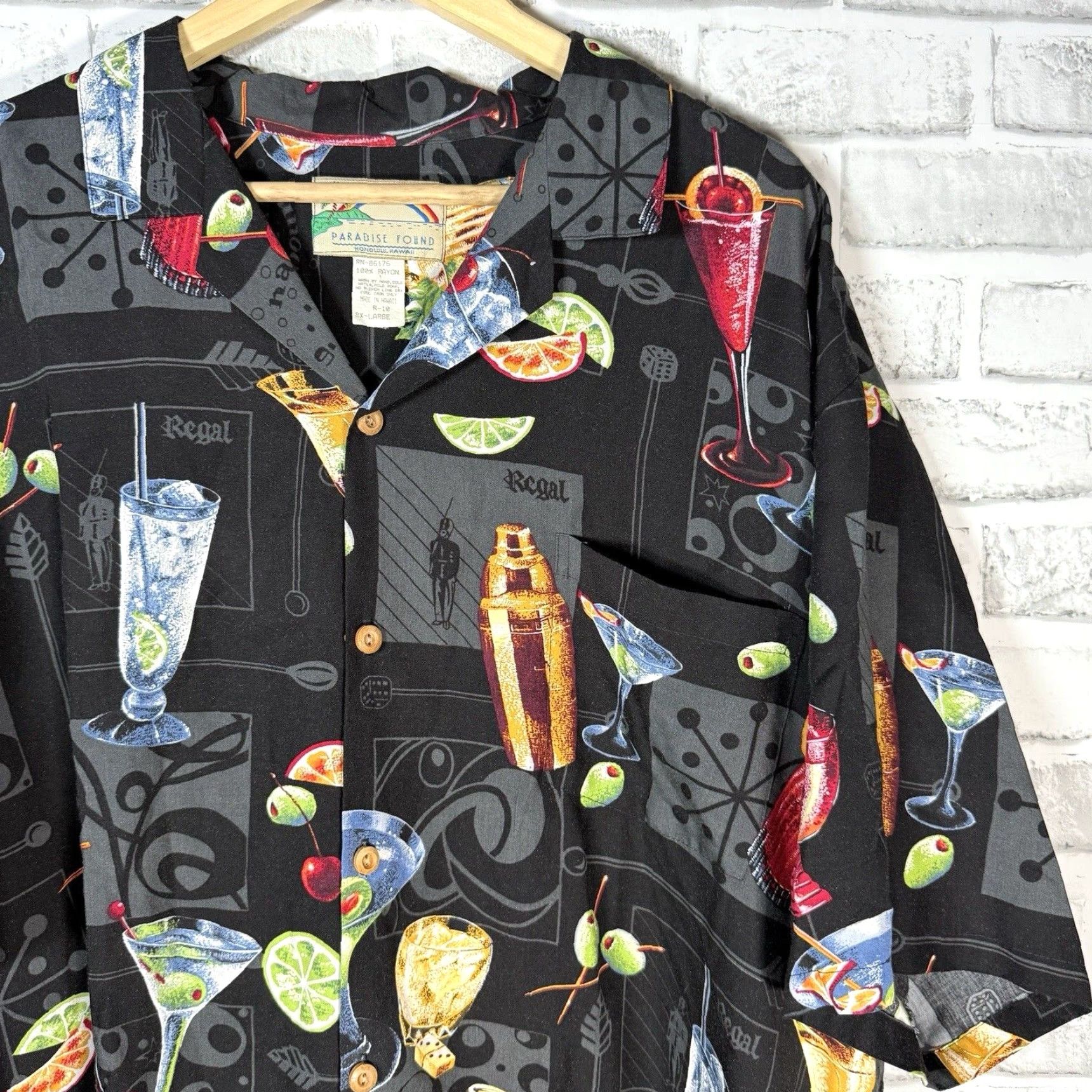 Paradise Found Paradise Found 100% Rayon Alcohol Print Black Hawaiian Shirt Mens 2XL Short Sleeve Button-Up Size US XXL / EU 58 / 5 - 2 Thumbnail