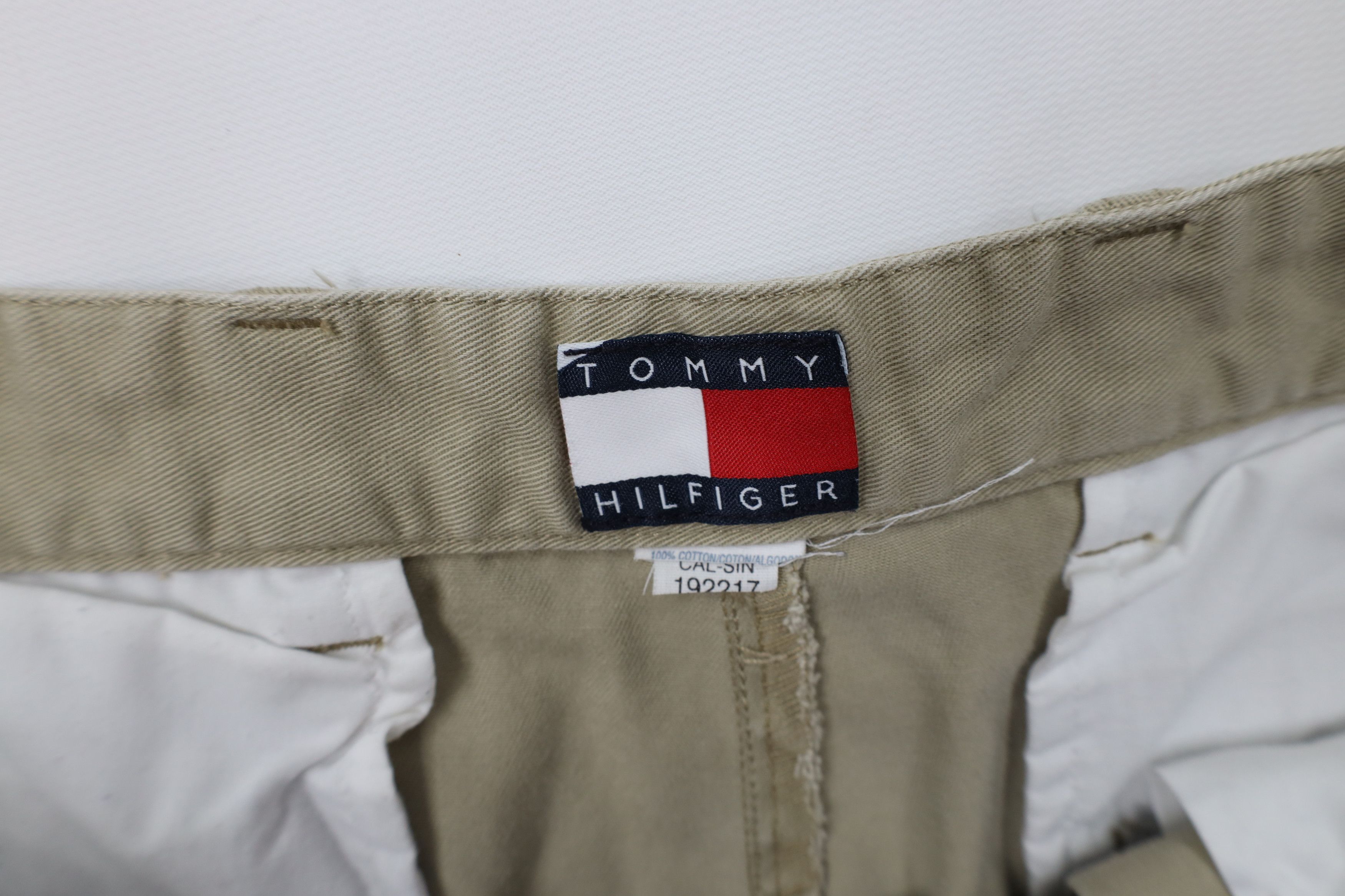 Tommy Hilfiger × Vintage Vintage 90s Tommy Hilfiger Above Knee Chino Shorts Beige Size US 36 / EU 52 - 6 Thumbnail