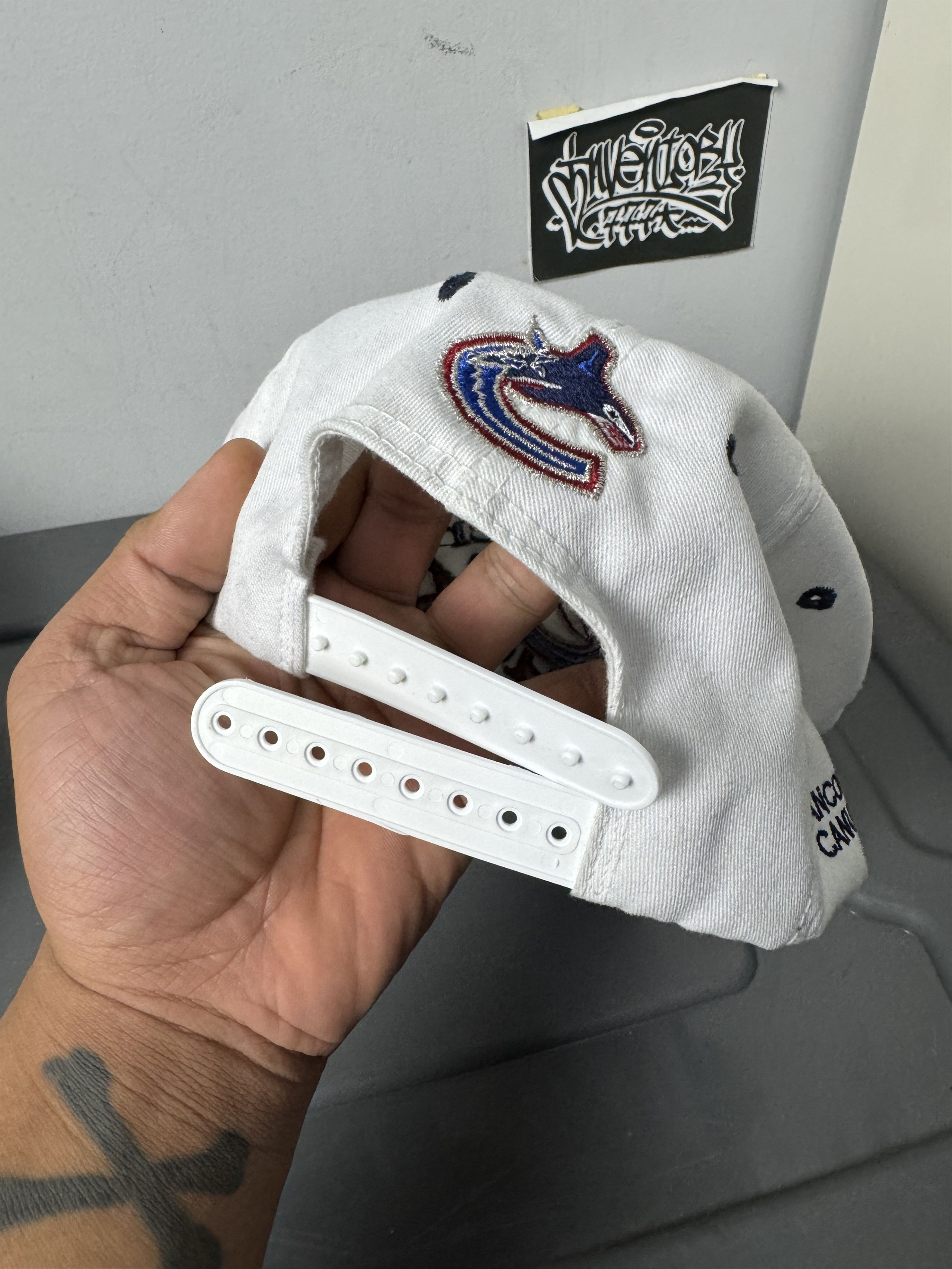 NHL Vintage Canucks NHL Hockey Hat Size ONE SIZE - 2 Thumbnail