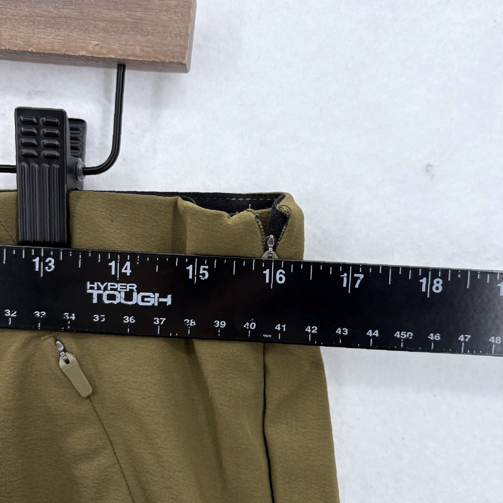 Duluth Trading Company Duluth Womens Pants Skinny Ankle 12 Green Nylon Spandex Stretch Pockets Zipper Travel Workwear Casual 27in Inseam Fatigue Flexcellent Size 34" / US 12 / IT 48 - 7 Thumbnail
